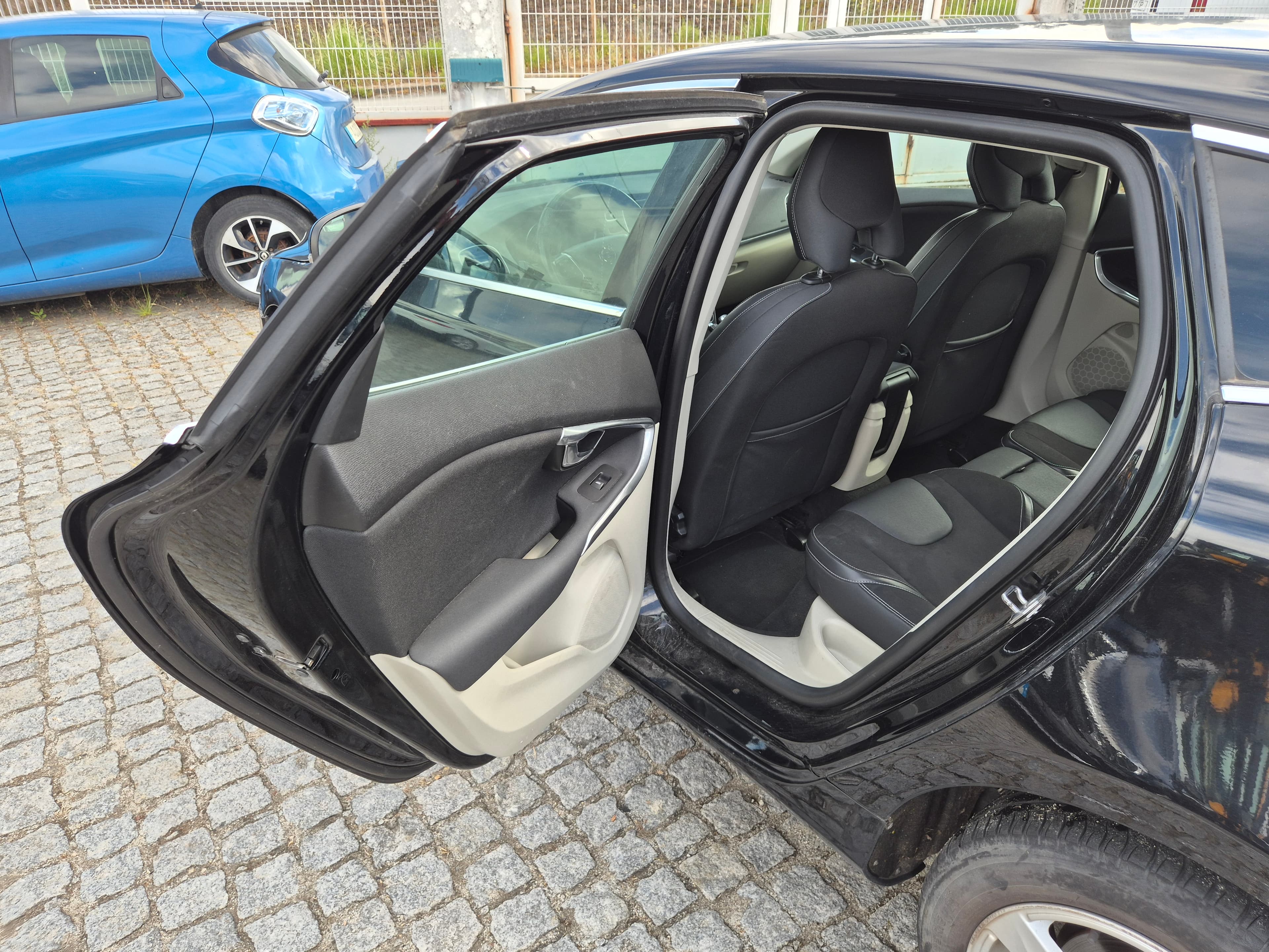 Volvo V40 · Ano 2016 — image 21