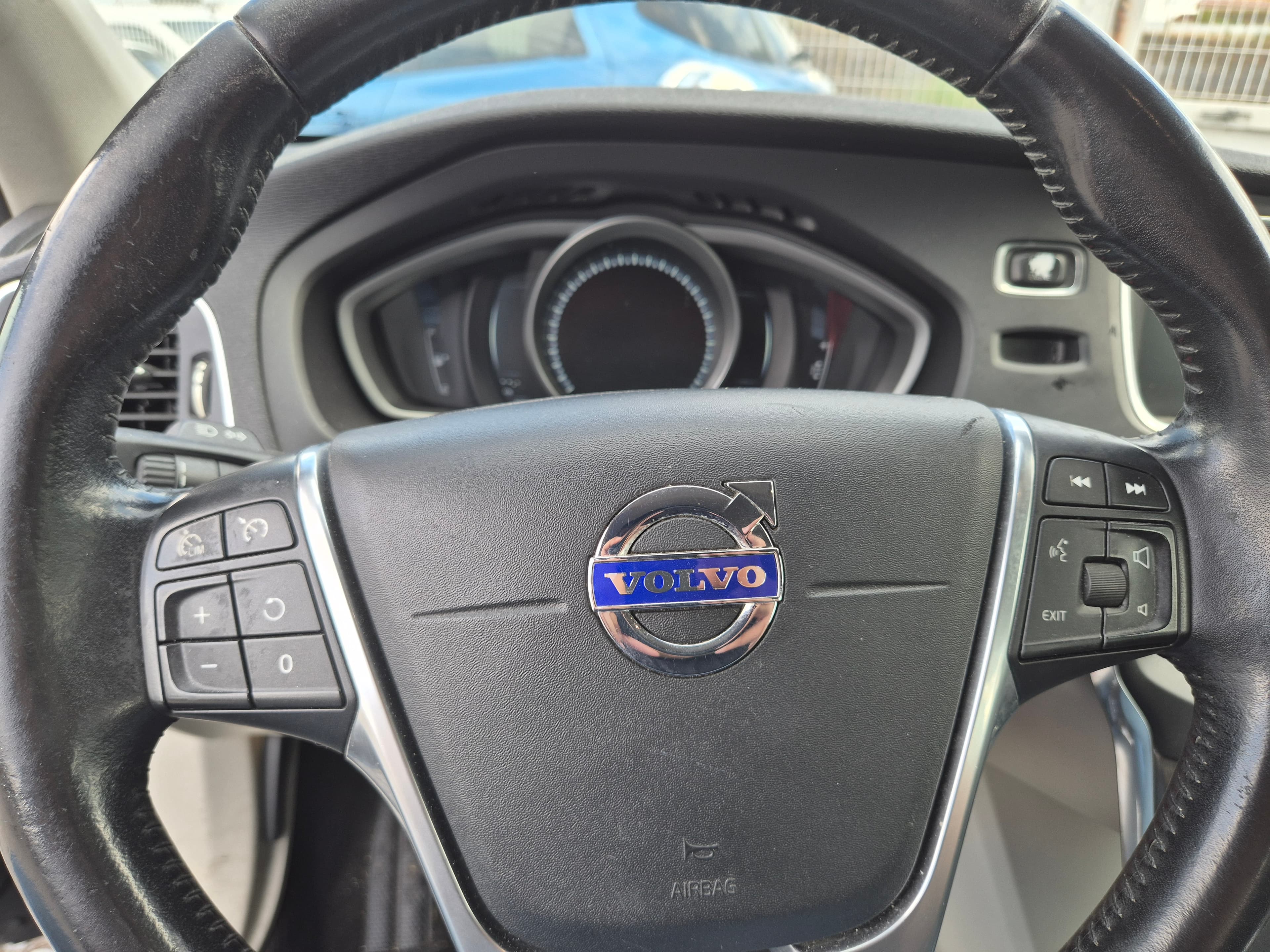 Volvo V40 · Ano 2016 — image 30