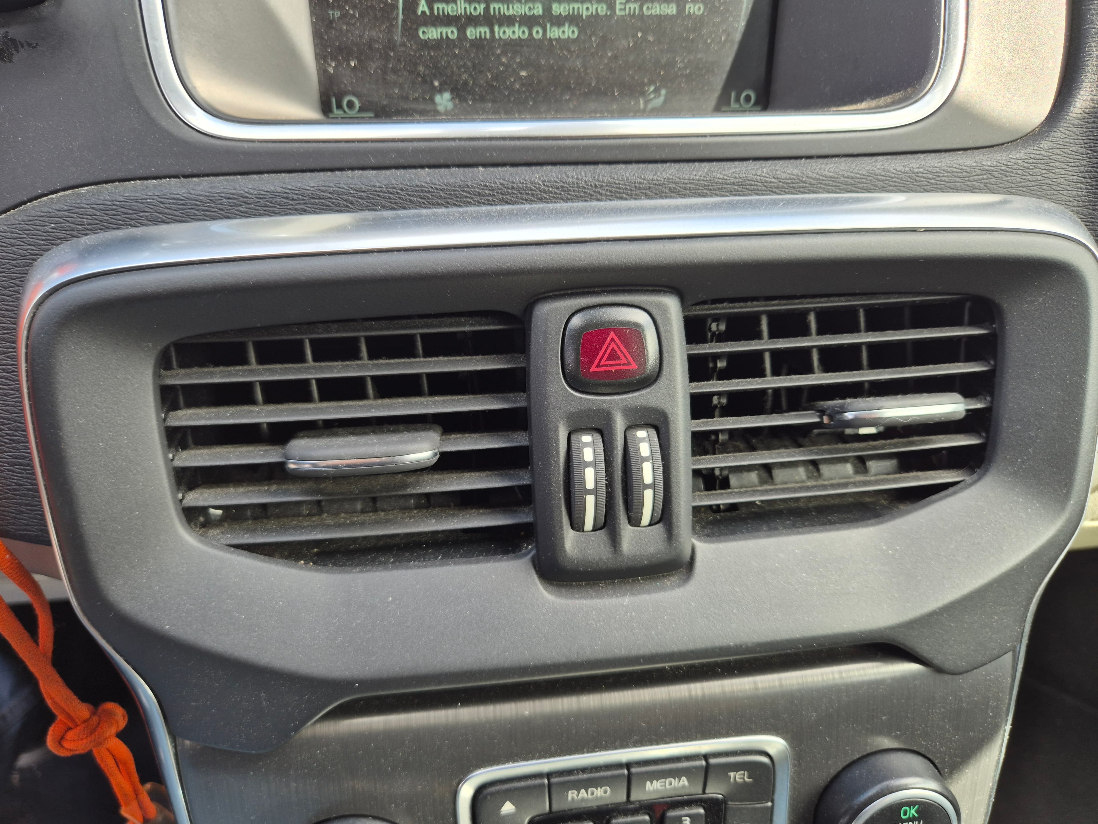 Volvo V40 · Ano 2016 — image 44