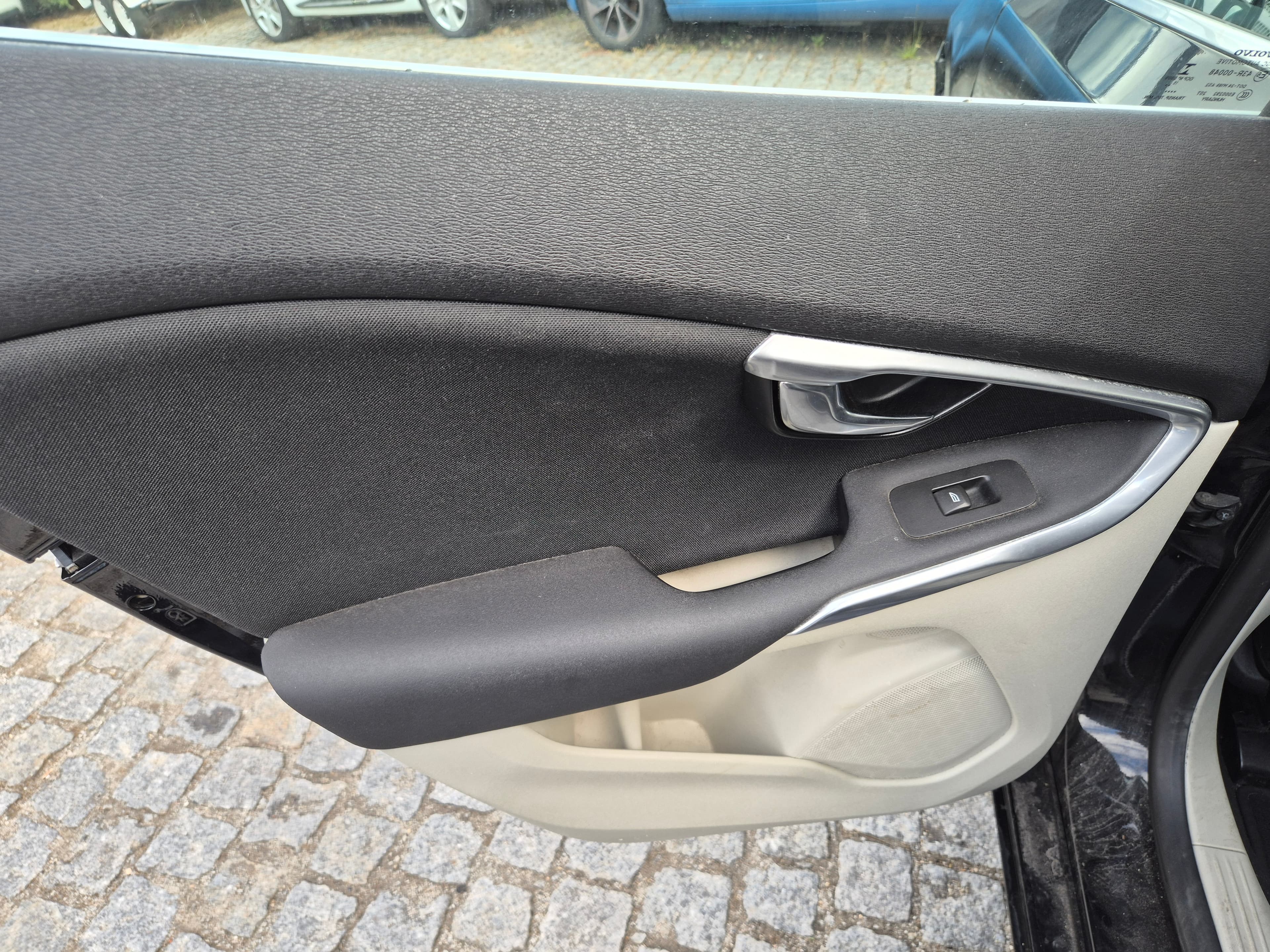 Volvo V40 · Ano 2016 — image 22