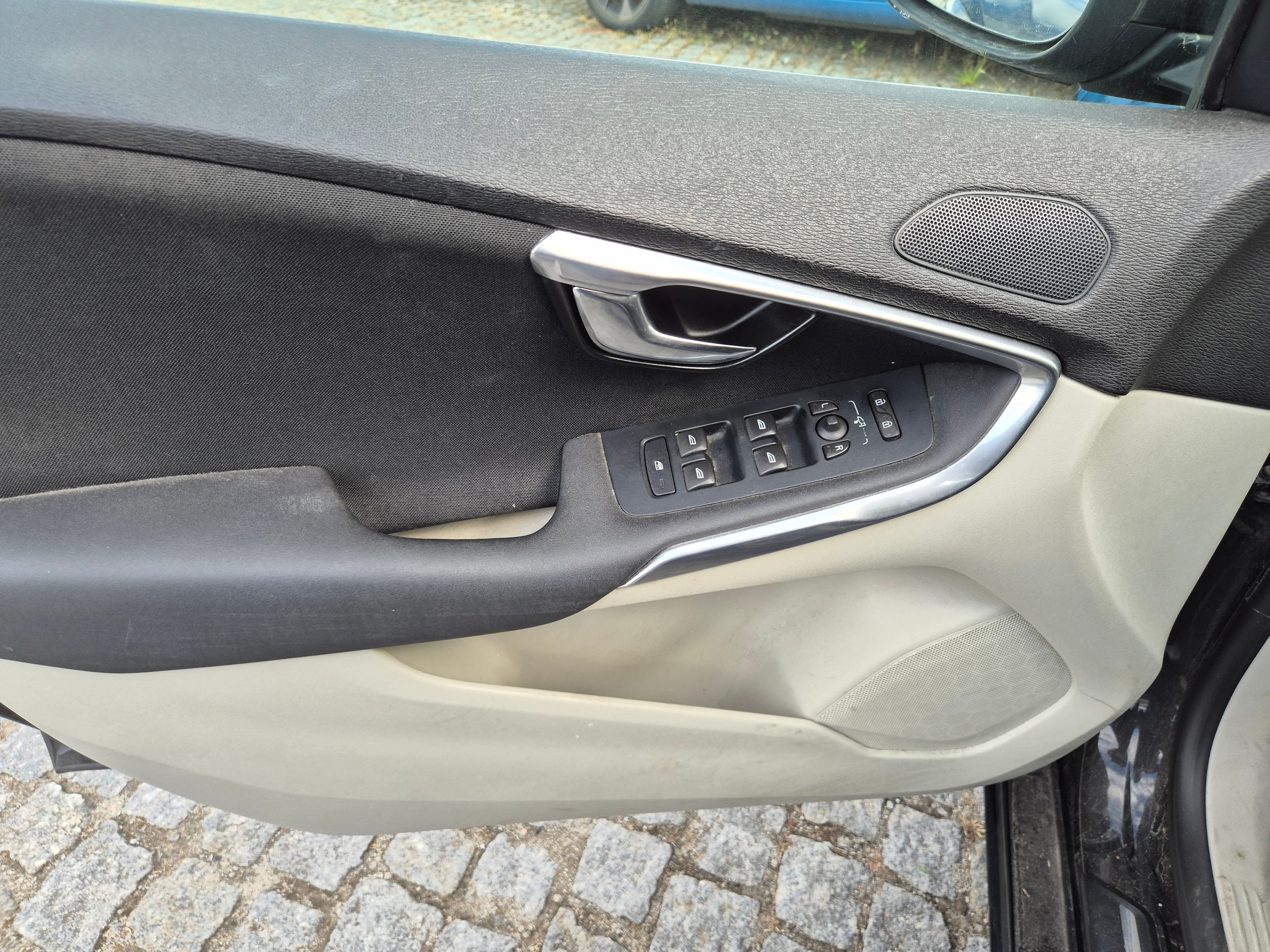 Volvo V40 · Ano 2016 — image 25