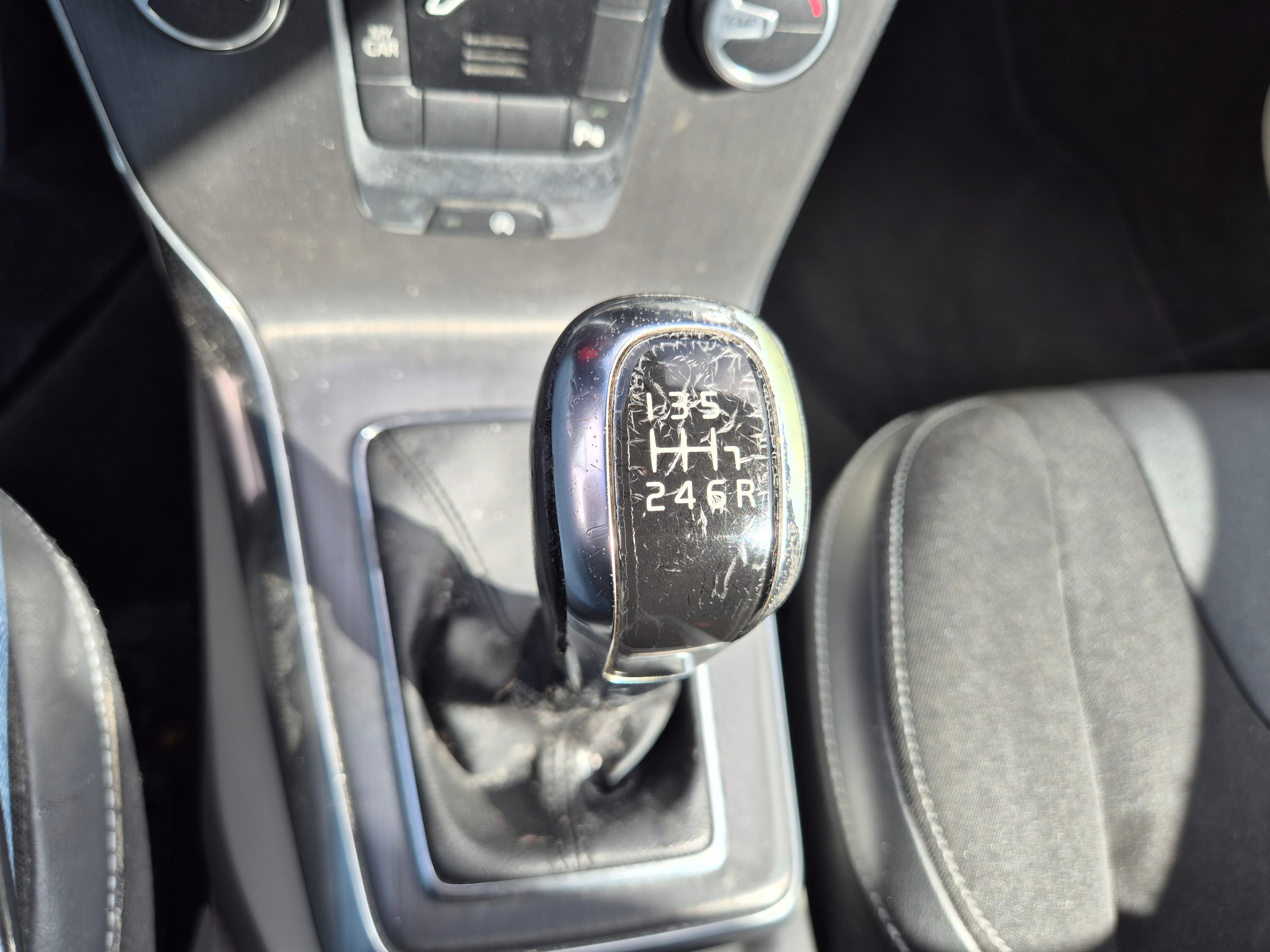 Volvo V40 · Ano 2016 — image 41