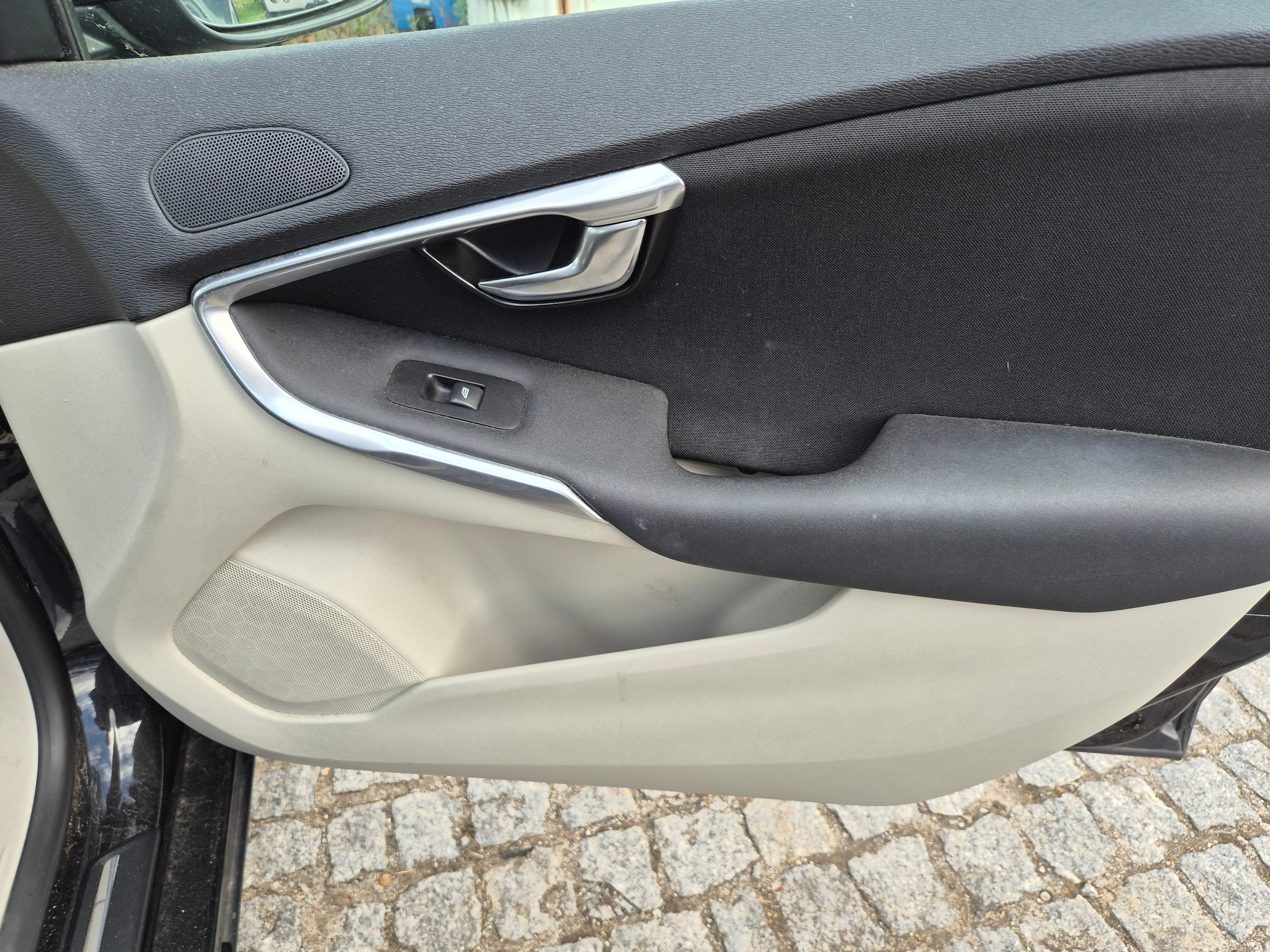 Volvo V40 · Ano 2016 — image 19