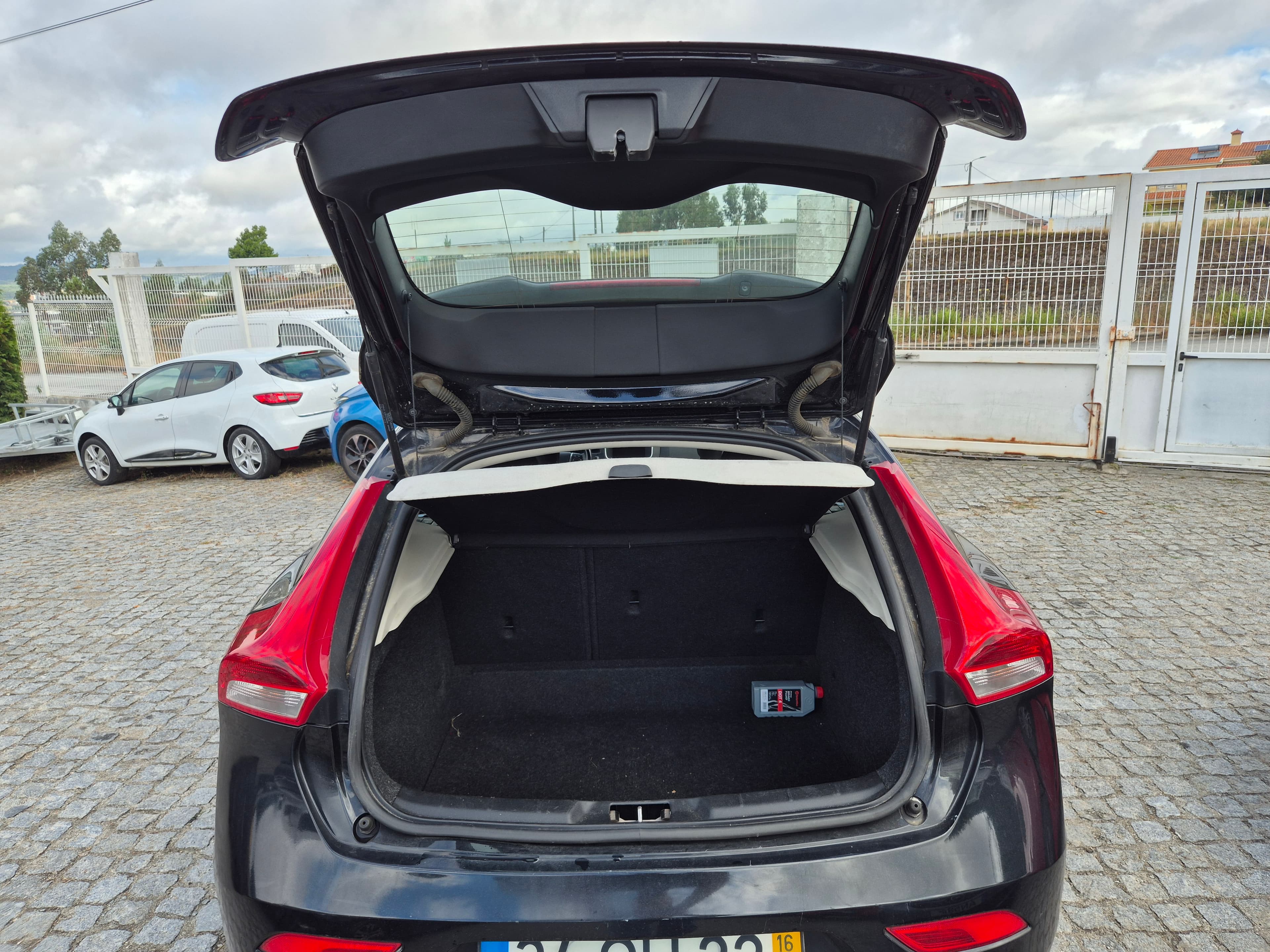 Volvo V40 · Ano 2016 — image 12