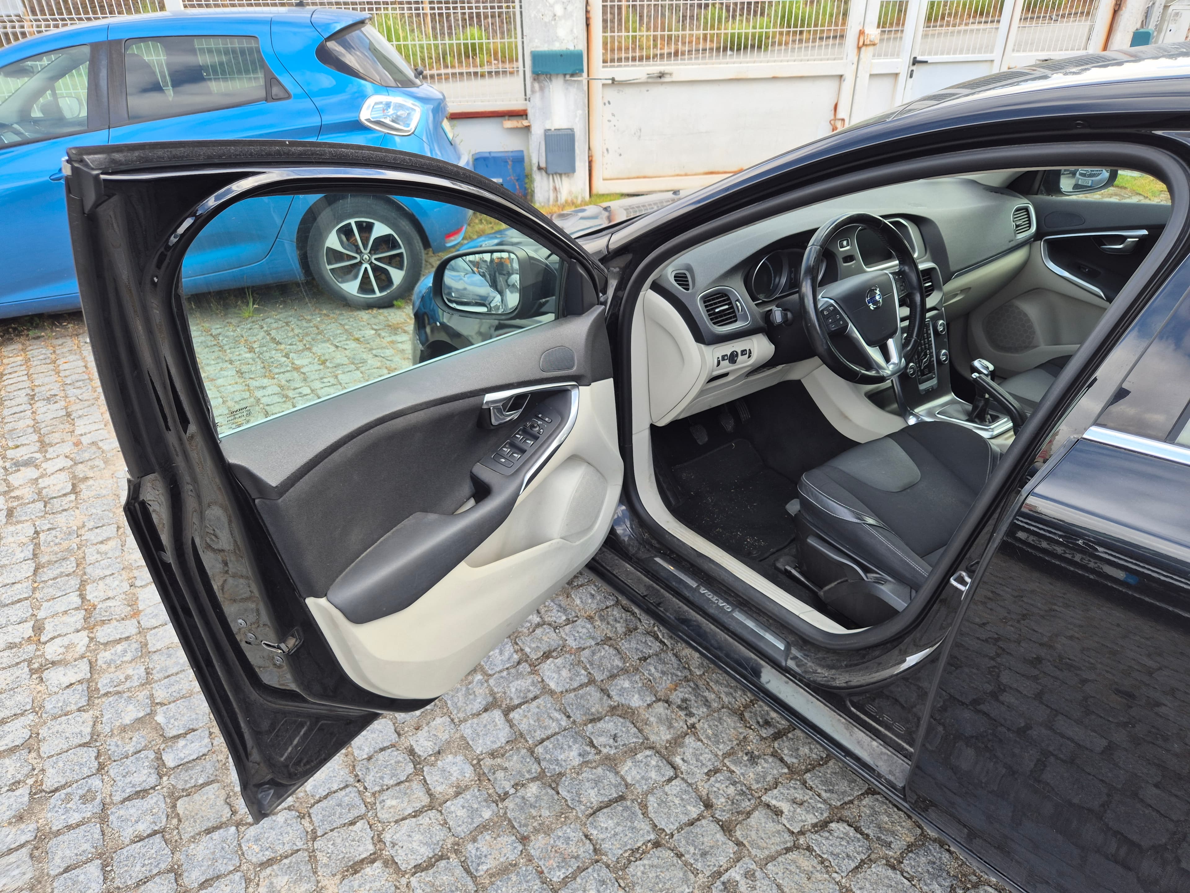 Volvo V40 · Ano 2016 — image 24