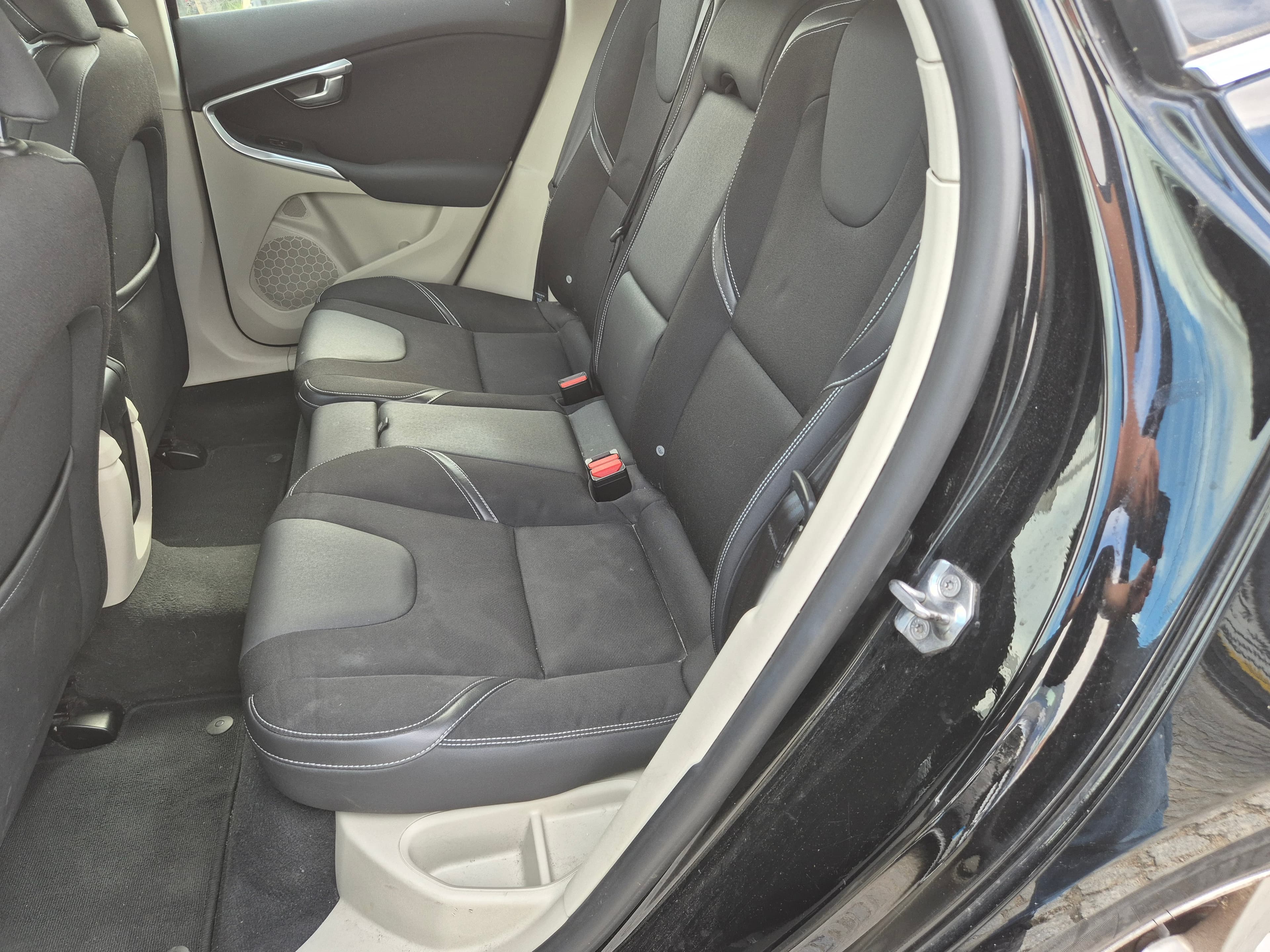 Volvo V40 · Ano 2016 — image 23