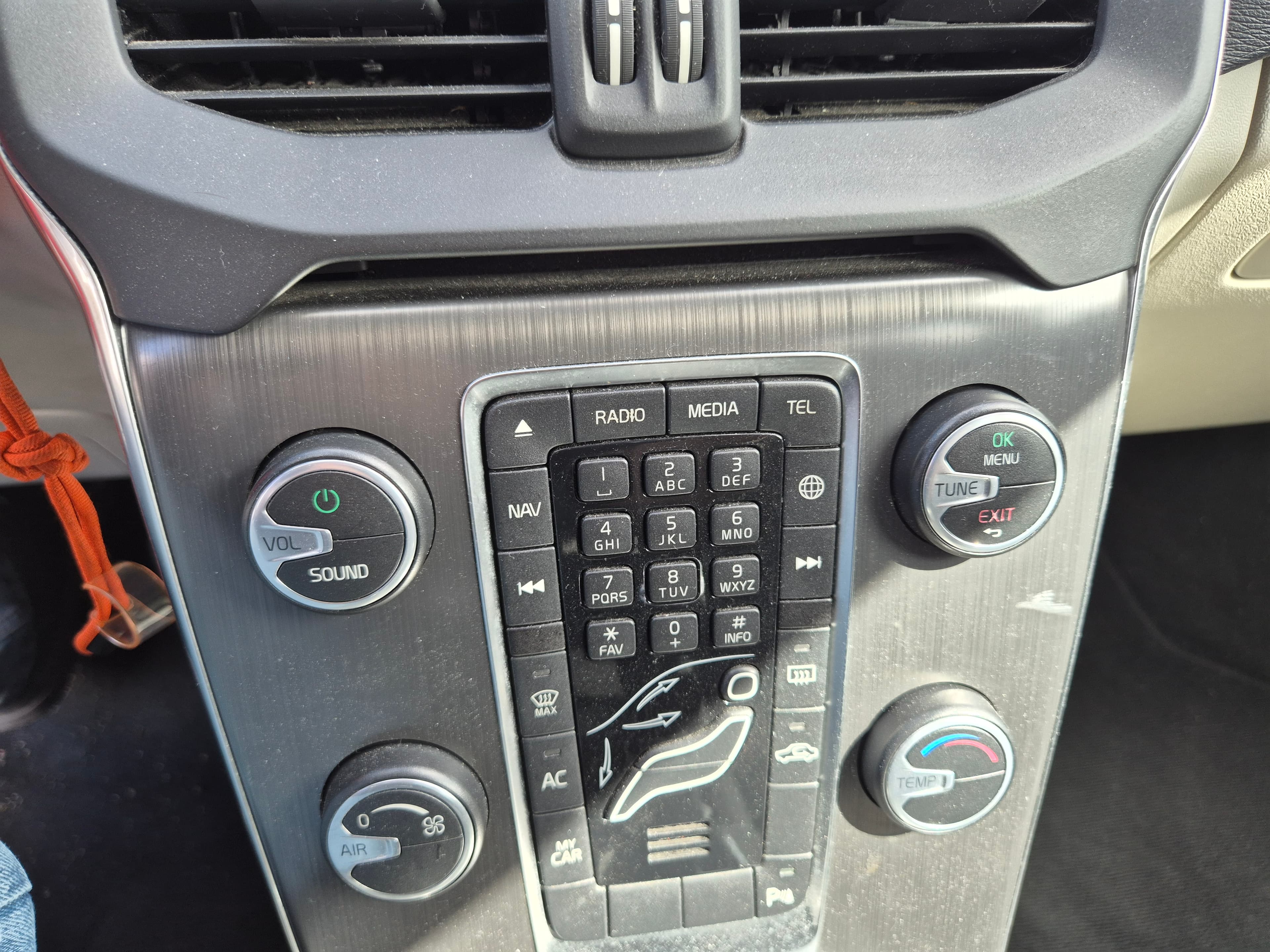 Volvo V40 · Ano 2016 — image 43