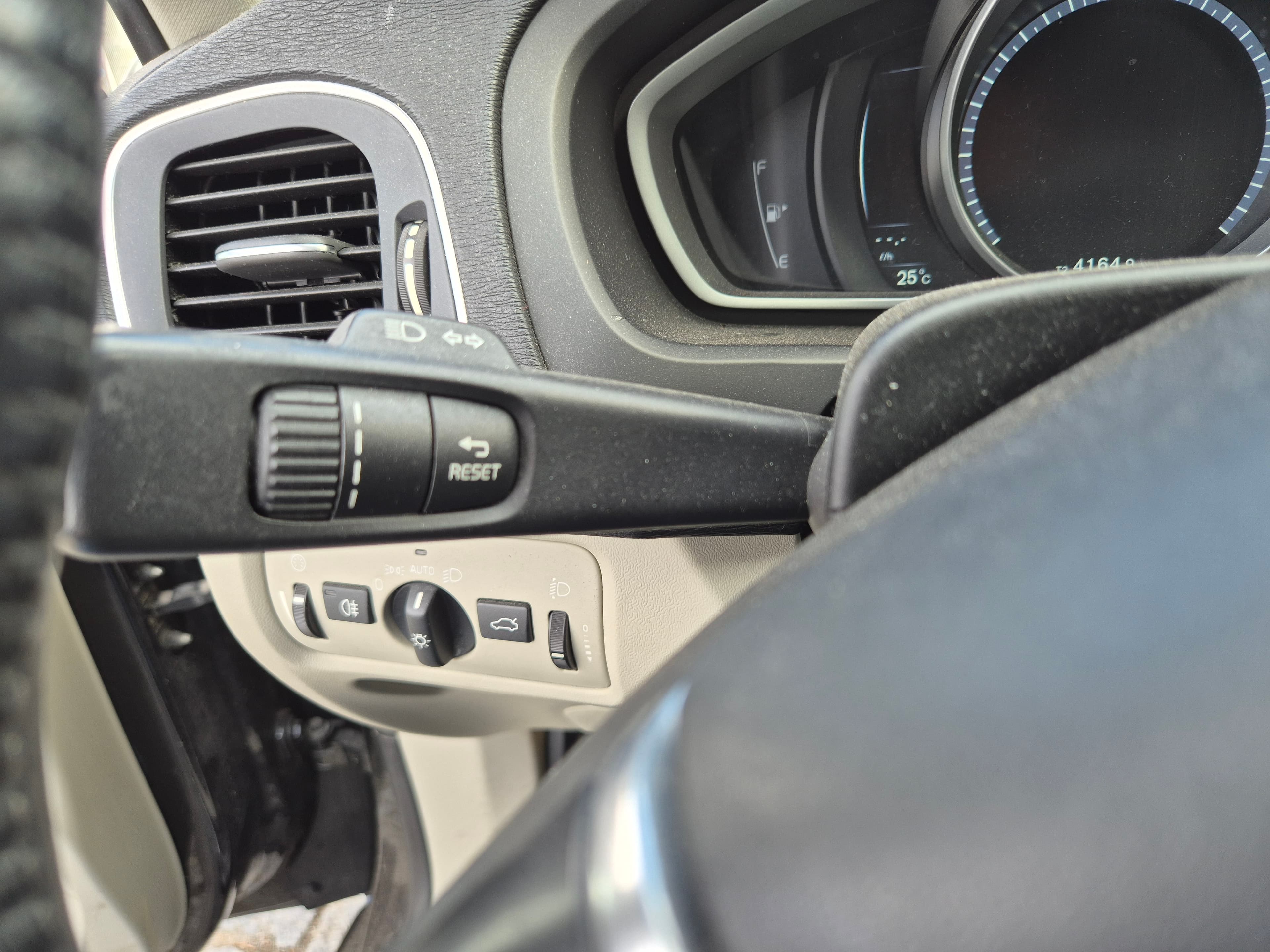 Volvo V40 · Ano 2016 — image 31