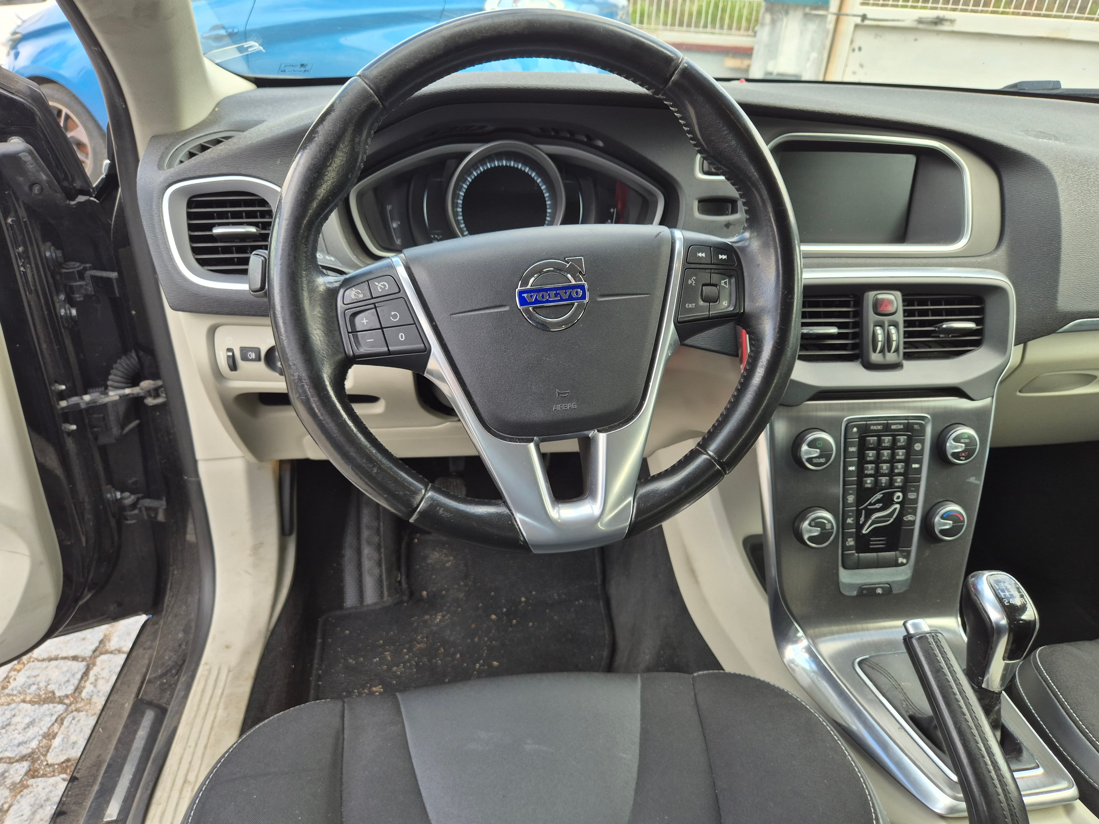 Volvo V40 · Ano 2016 — image 27