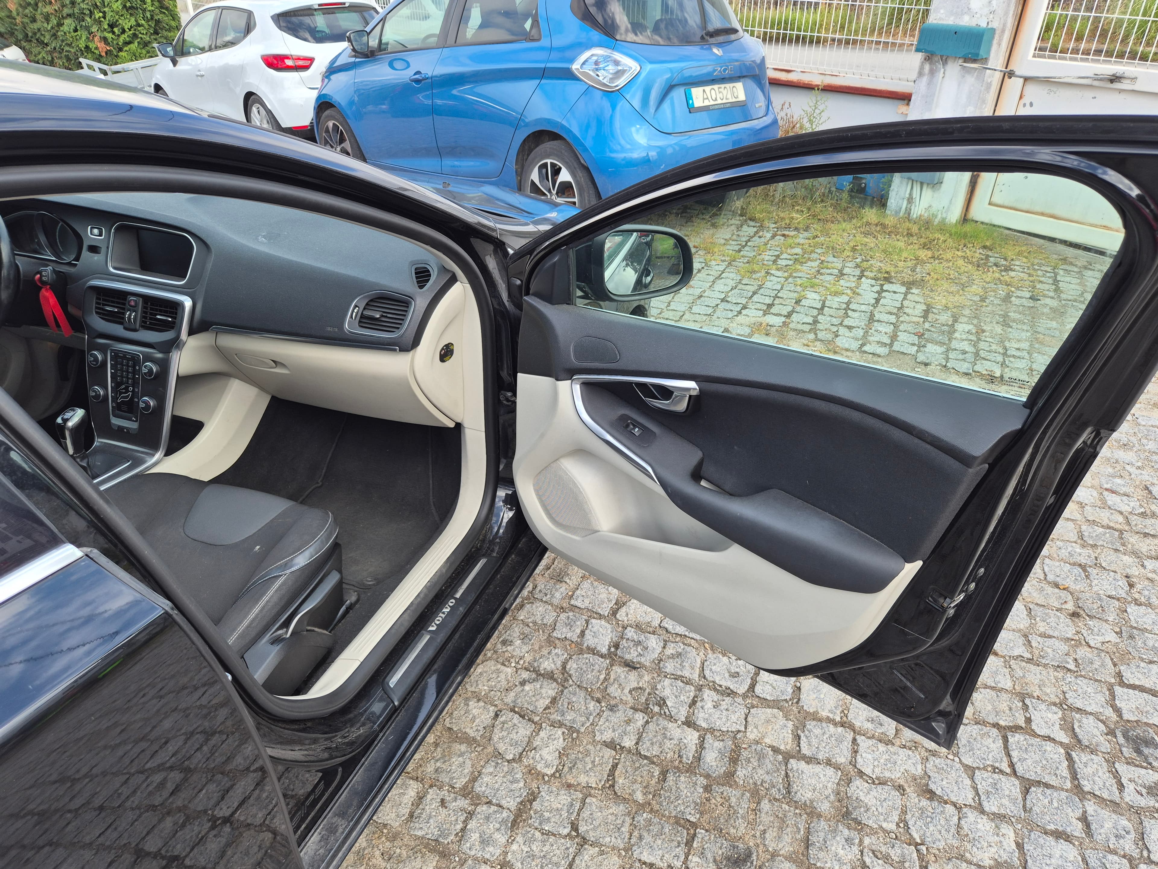 Volvo V40 · Ano 2016 — image 18