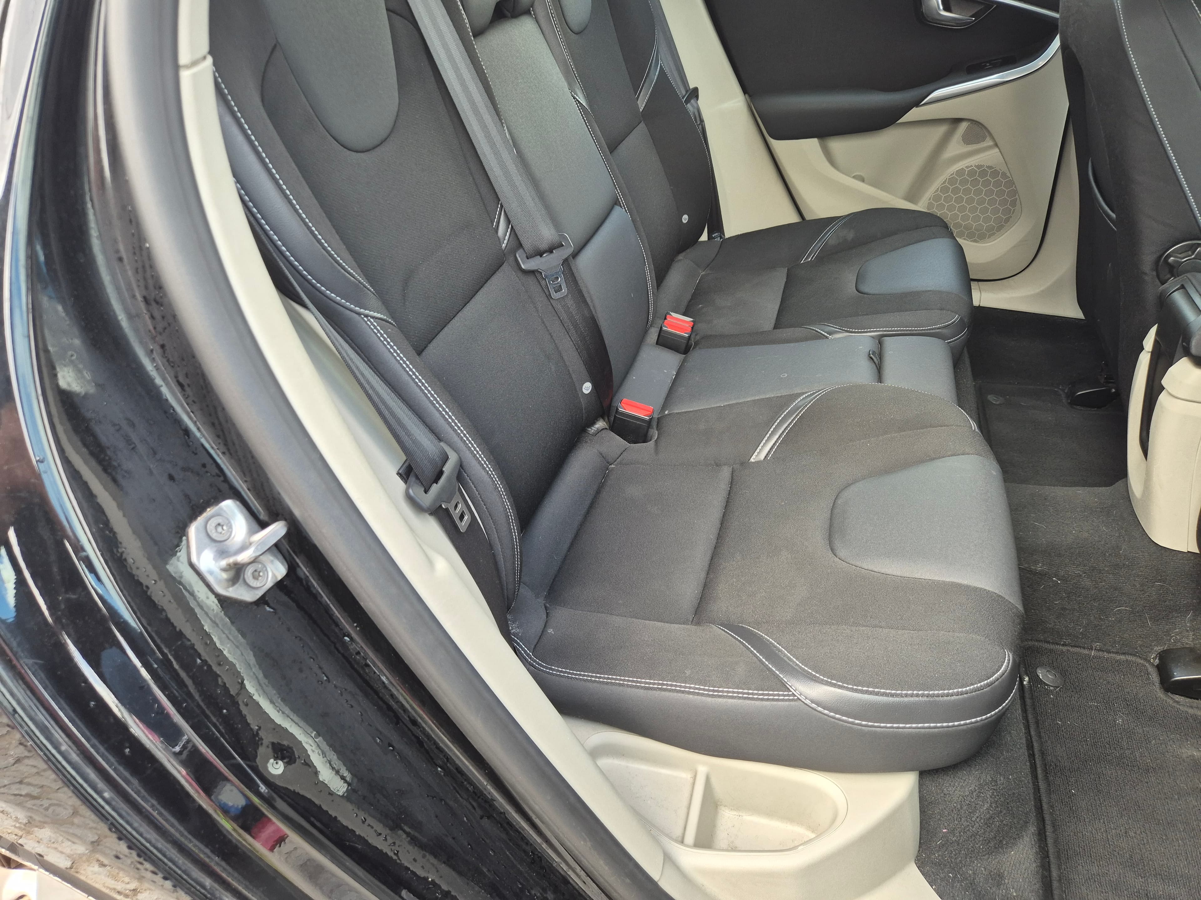 Volvo V40 · Ano 2016 — image 17