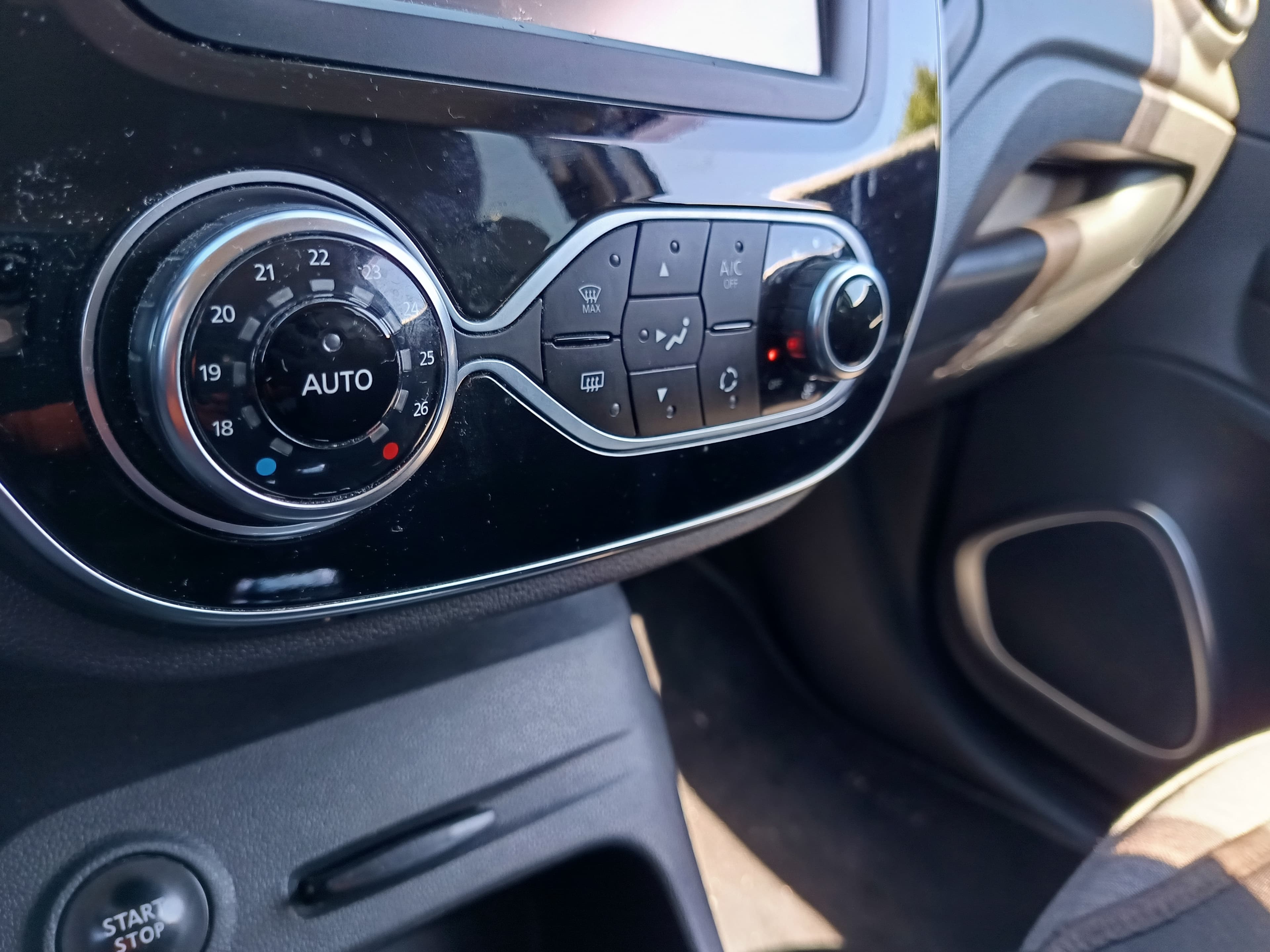 Renault Captur · Ano 2018 — image 24