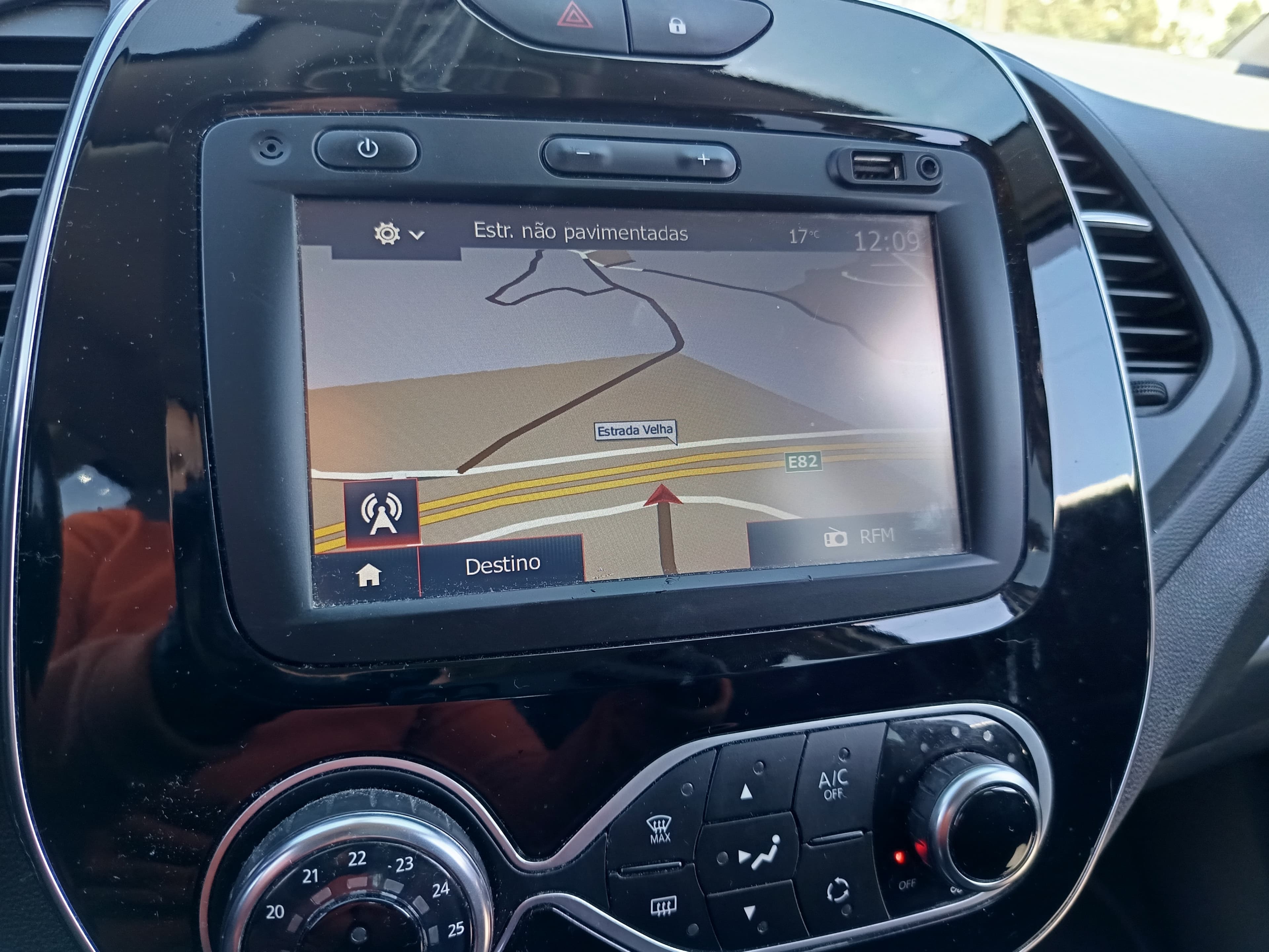 Renault Captur · Ano 2018 — image 23