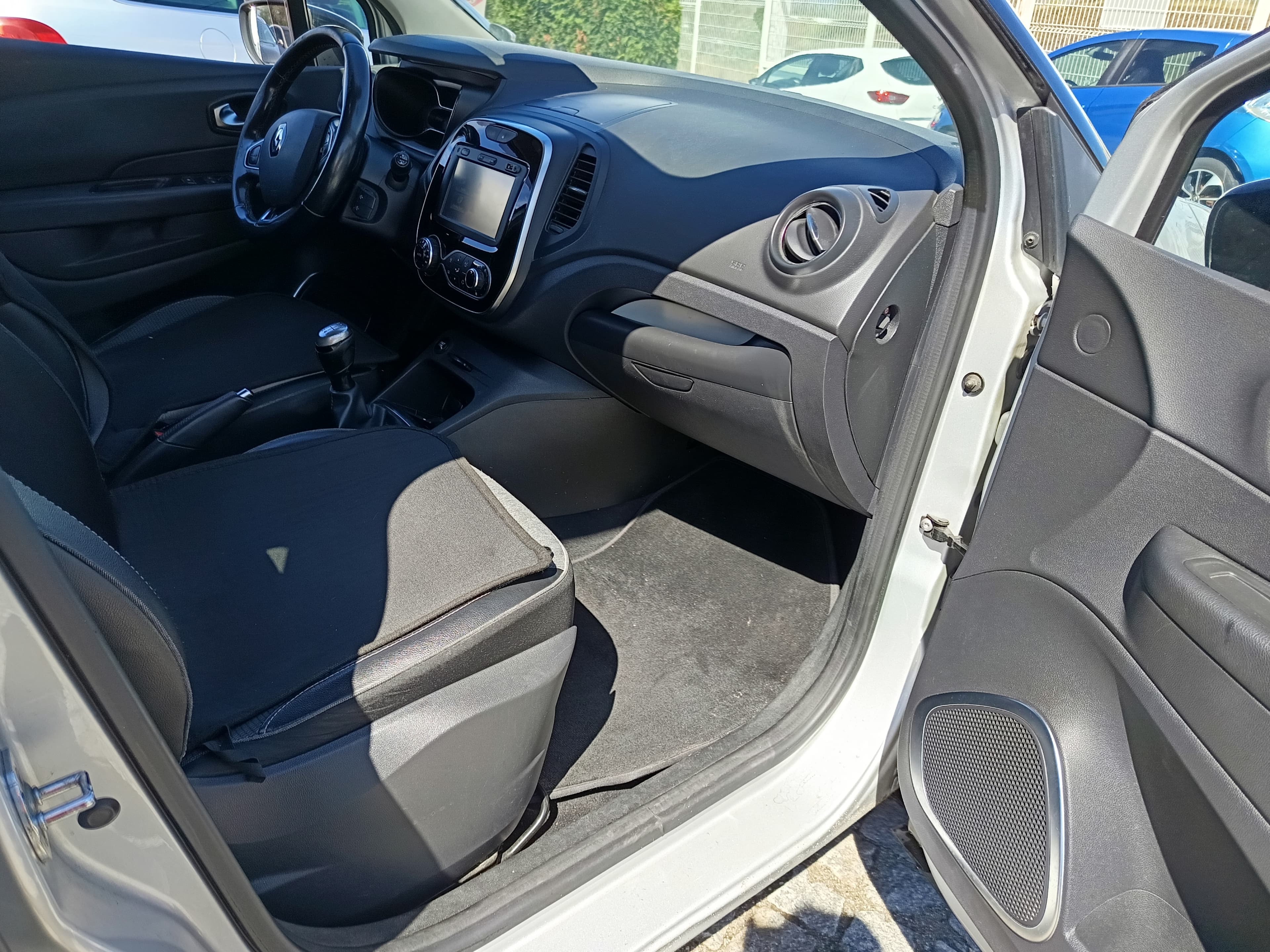 Renault Captur · Ano 2018 — image 33