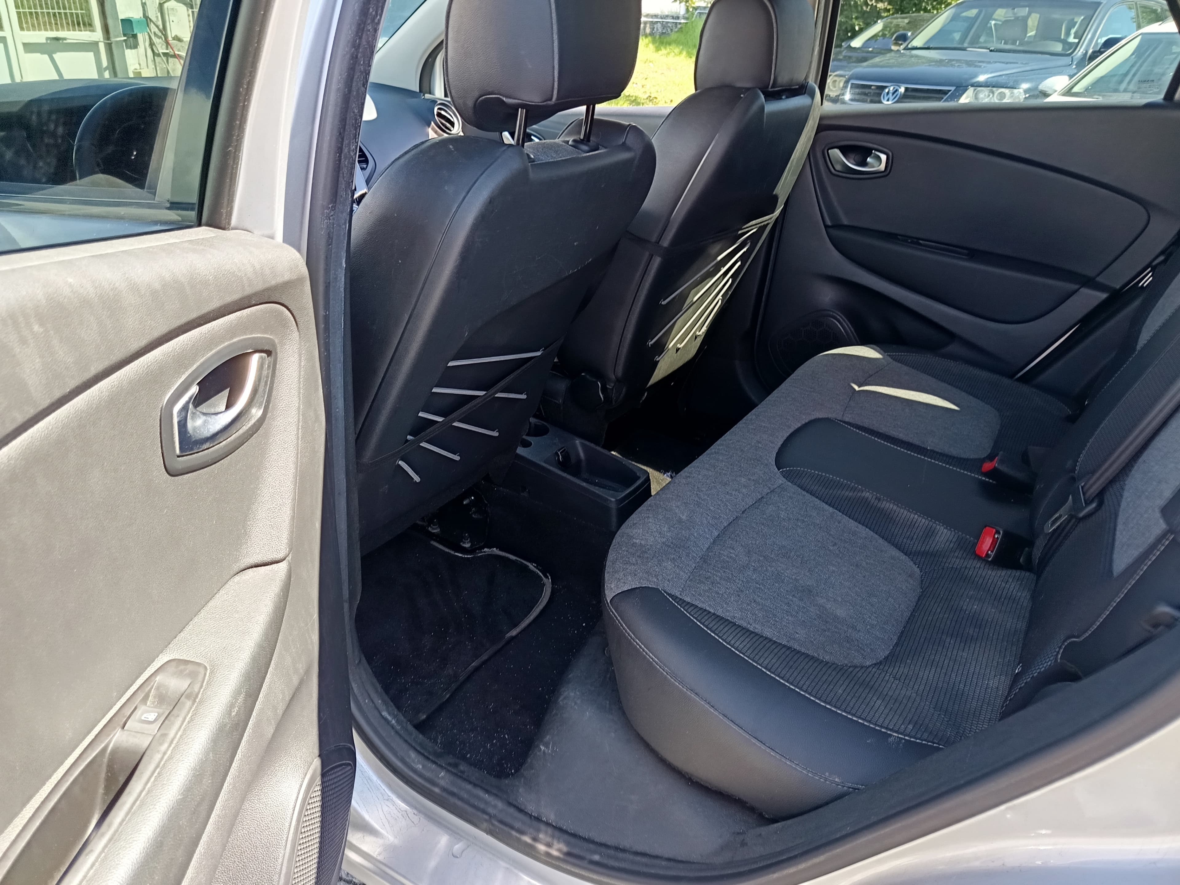 Renault Captur · Ano 2018 — image 36