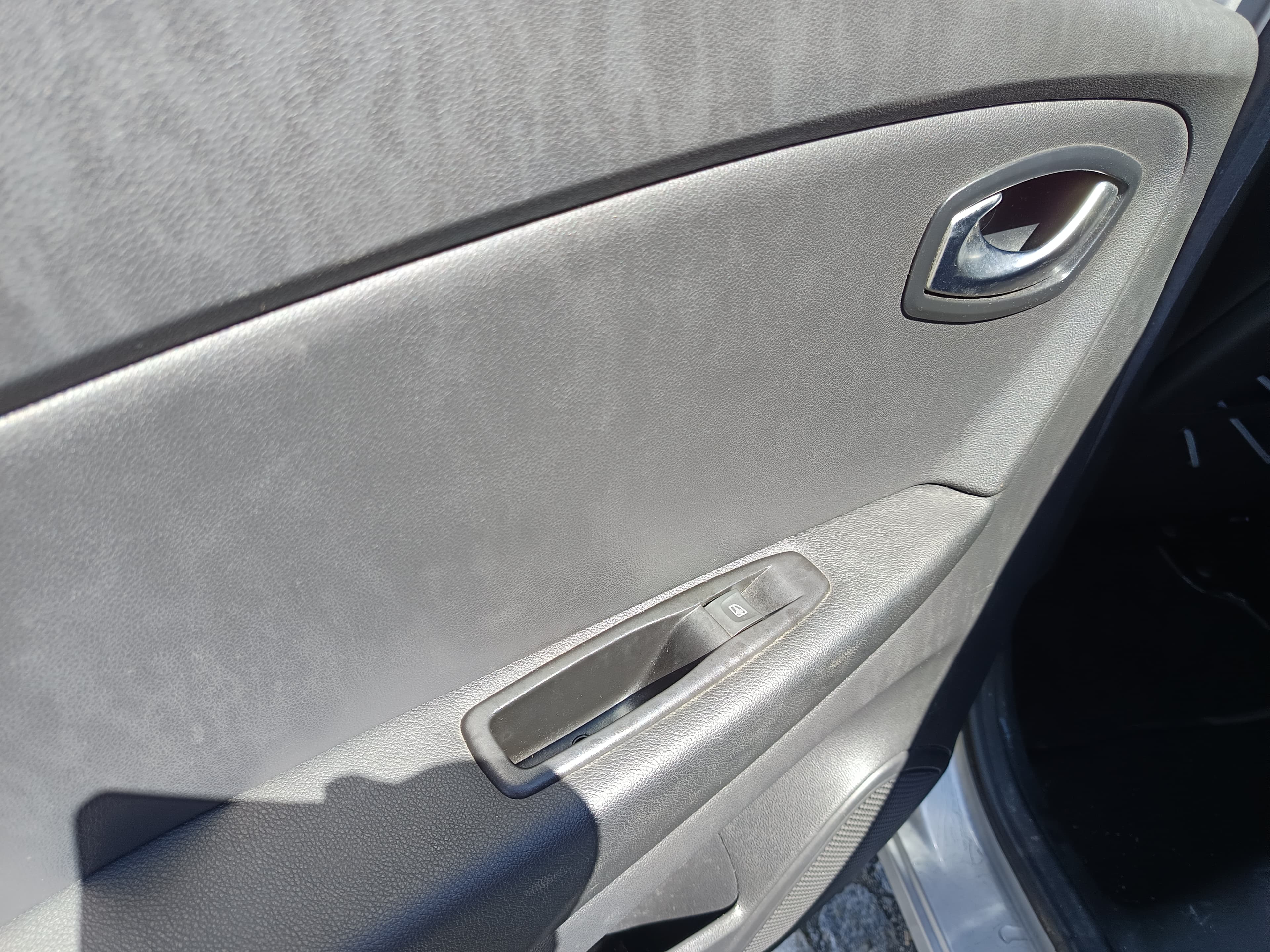 Renault Captur · Ano 2018 — image 37