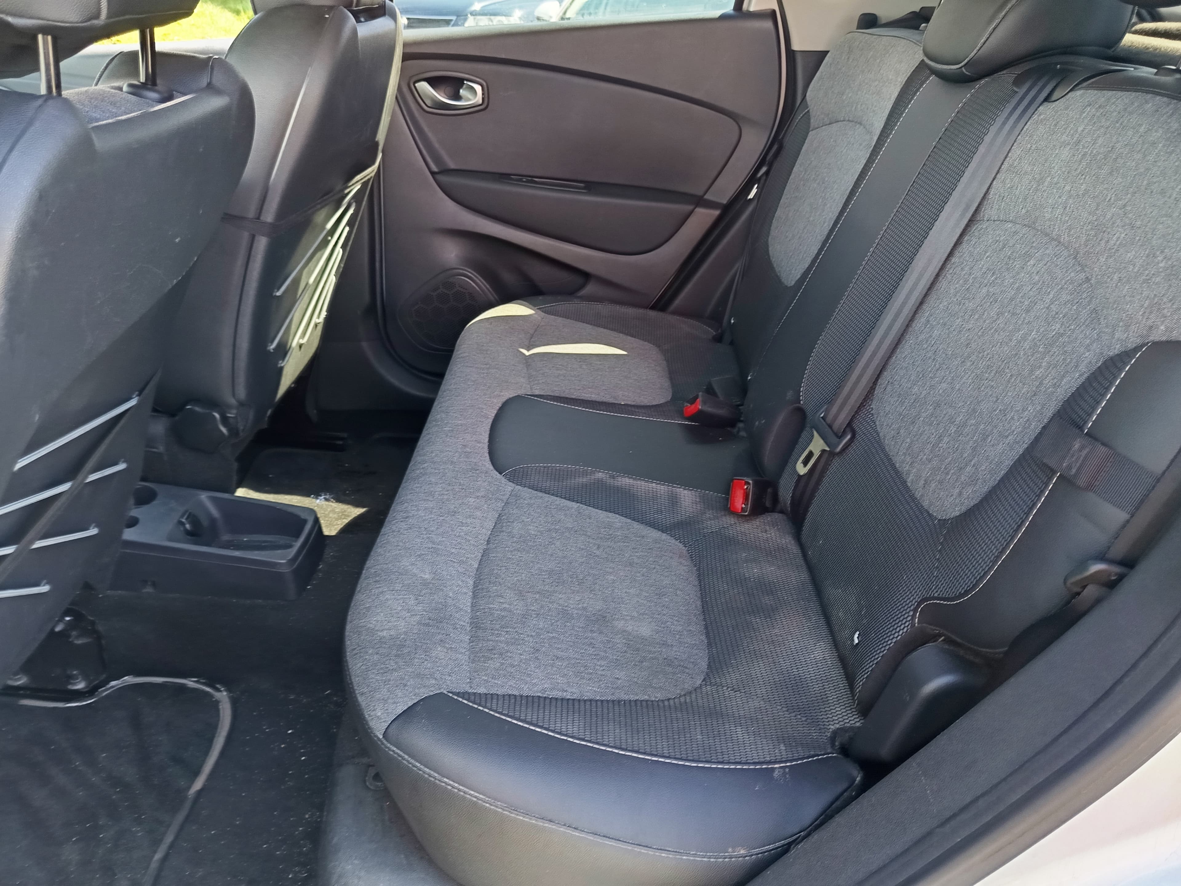 Renault Captur · Ano 2018 — image 38