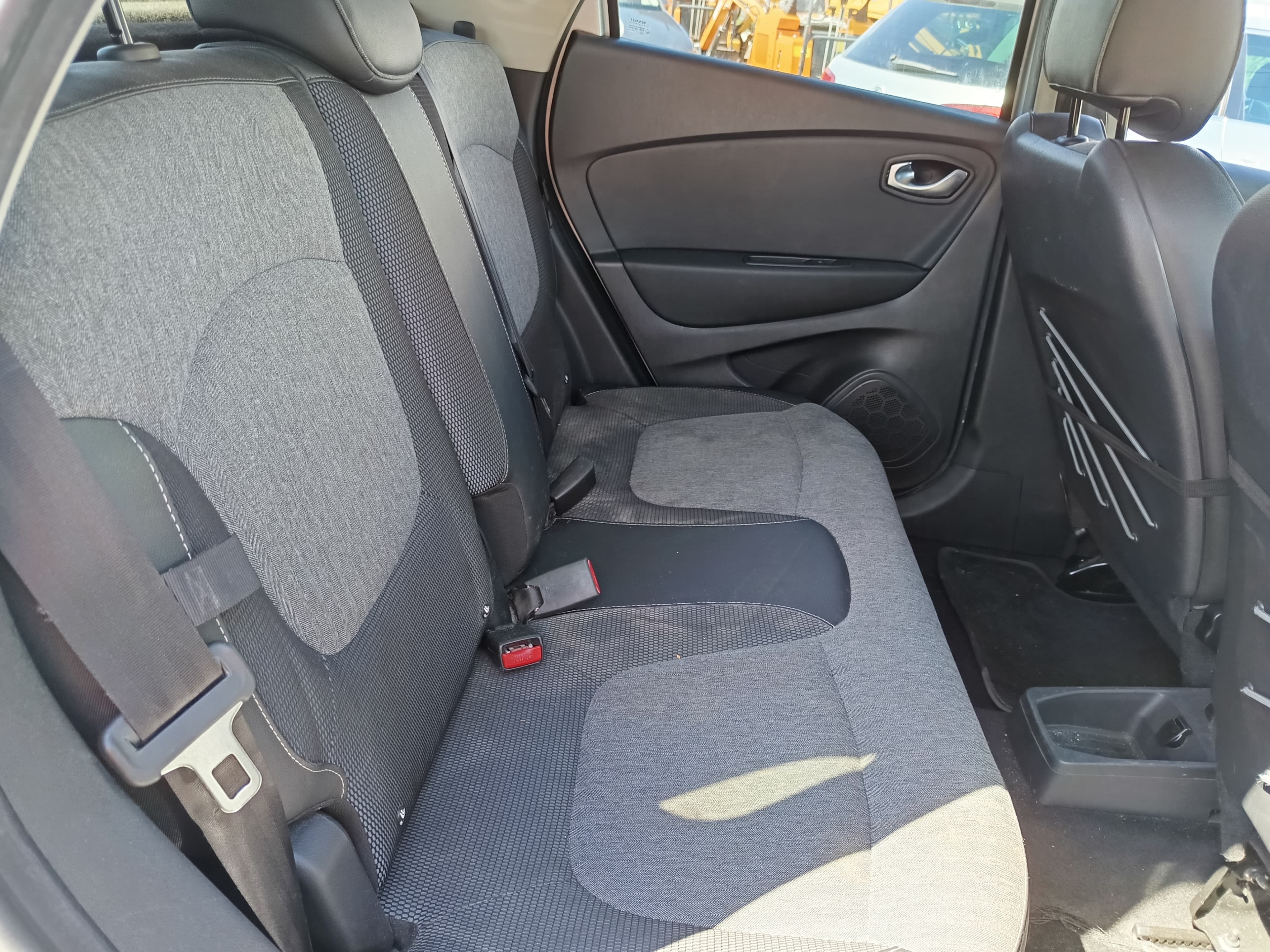 Renault Captur · Ano 2018 — image 31