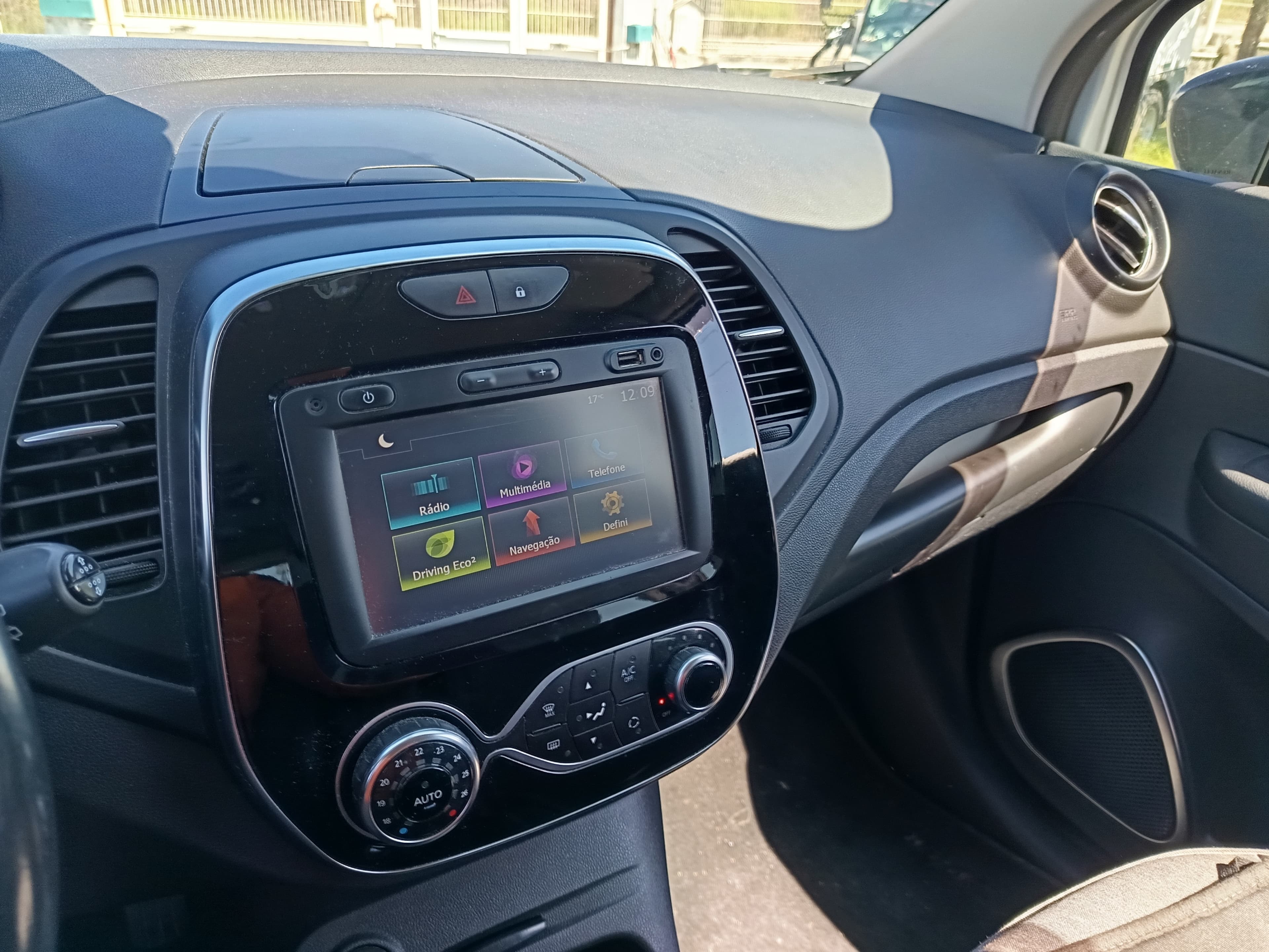 Renault Captur · Ano 2018 — image 22