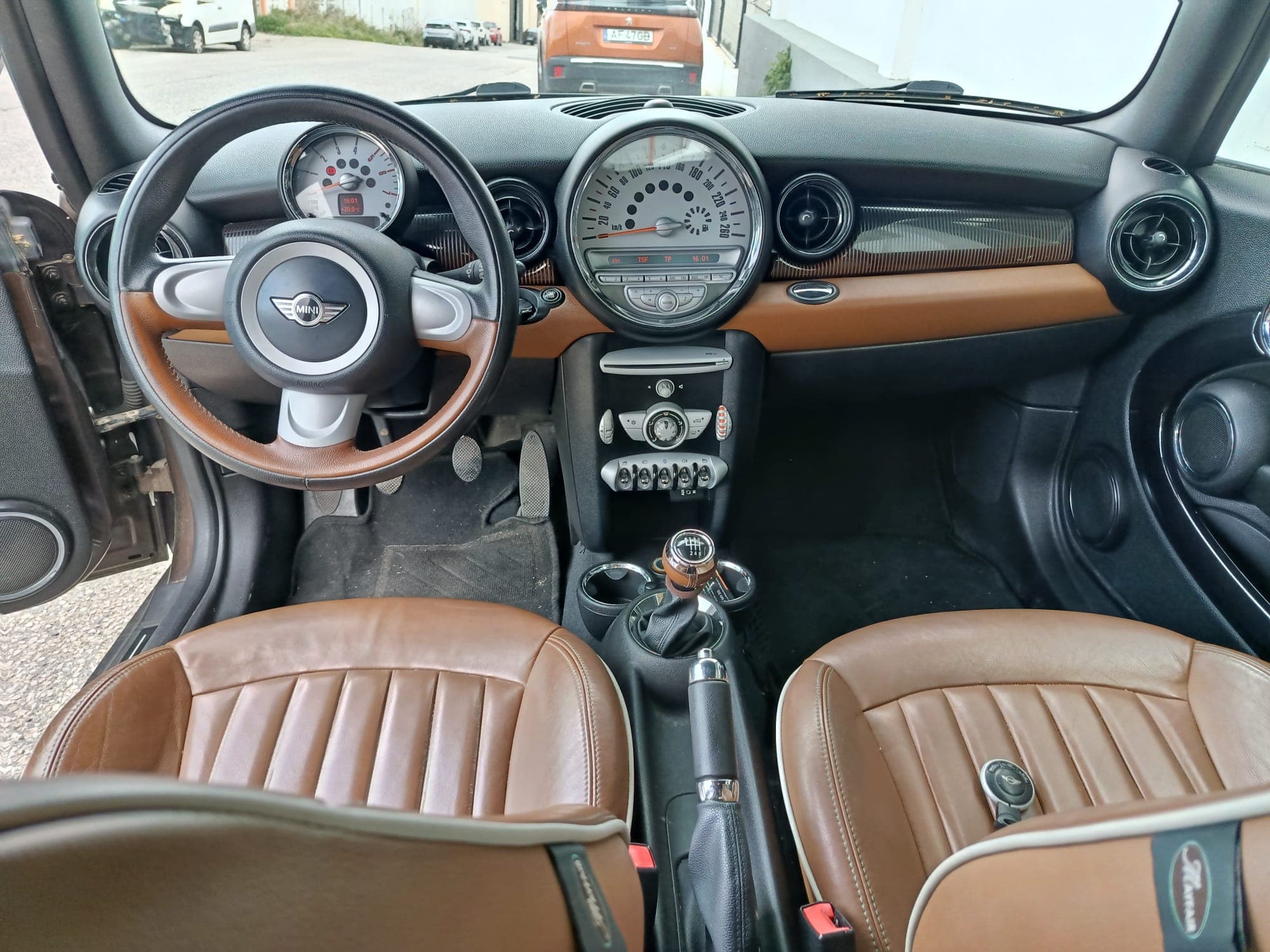 Mini Cooper D · Ano 2009 — image 17