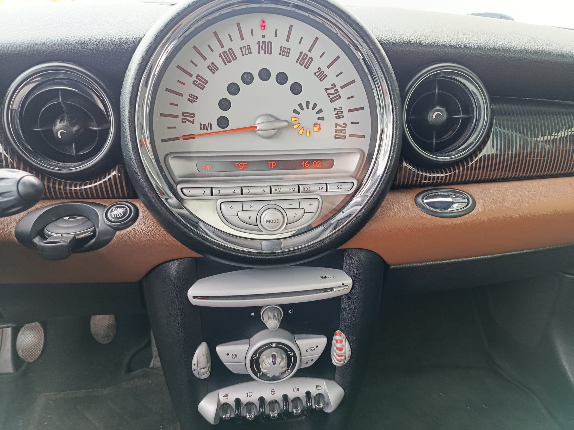 Mini Cooper D · Ano 2009 — image 10