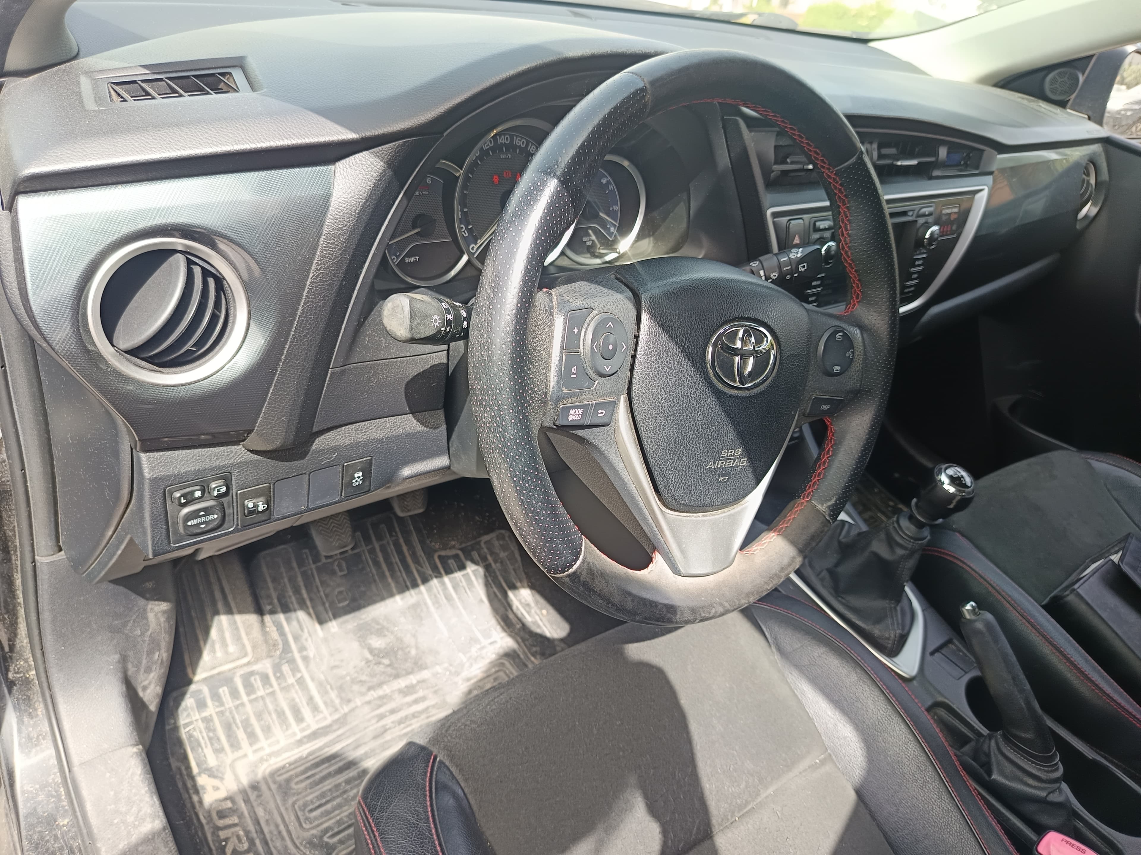 Toyota Auris · Ano 2013 — image 29