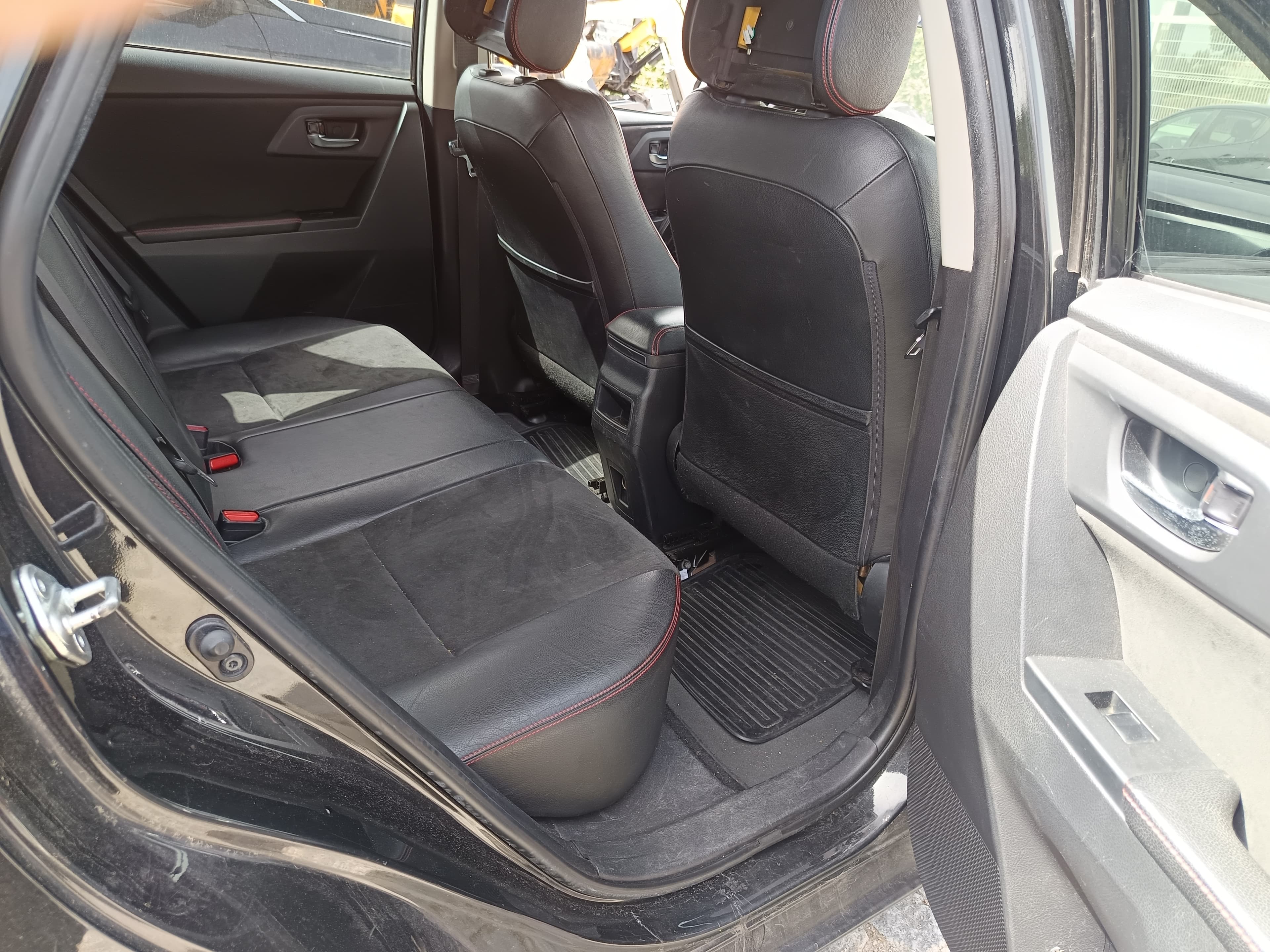 Toyota Auris · Ano 2013 — image 18