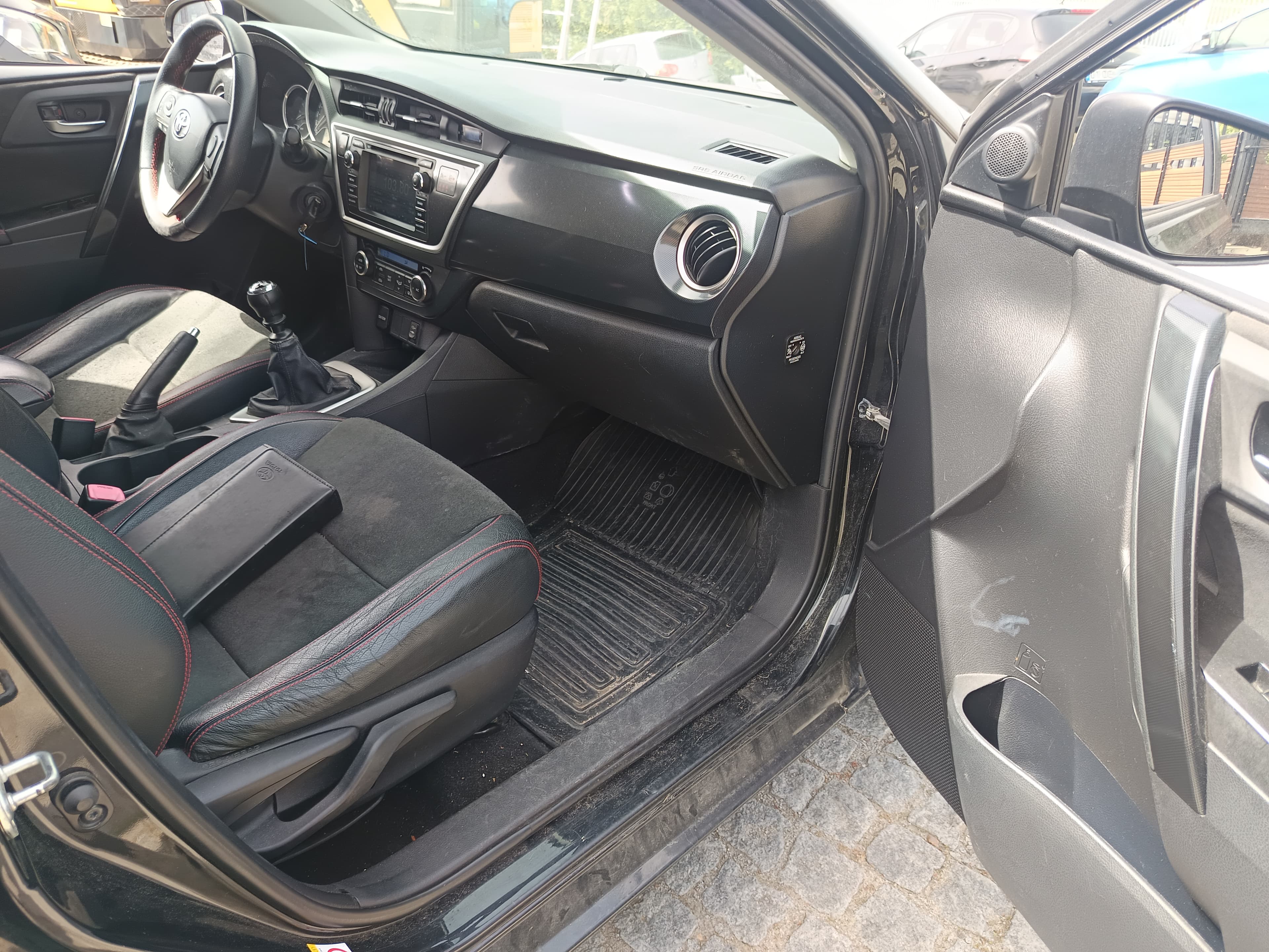 Toyota Auris · Ano 2013 — image 24