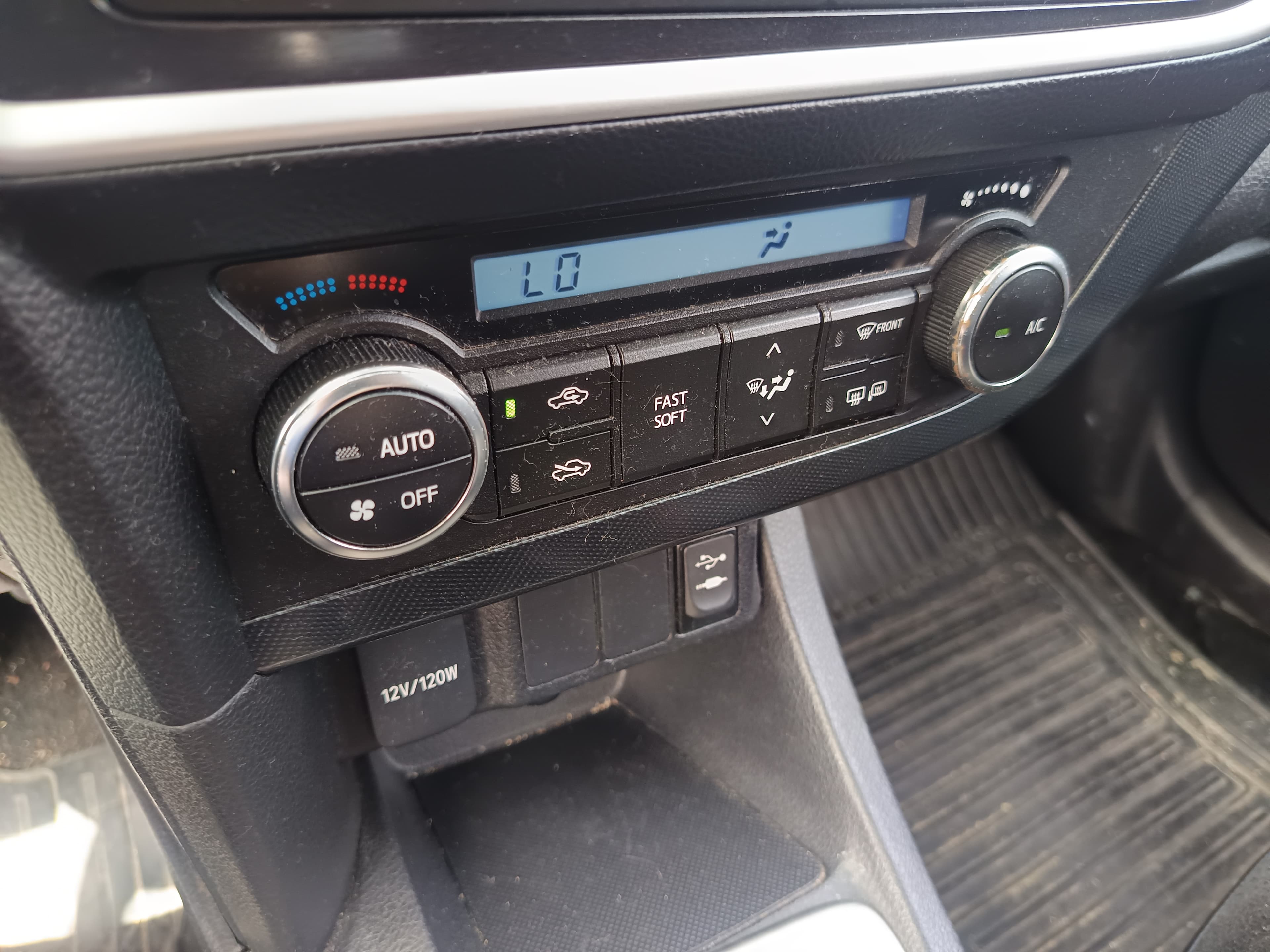 Toyota Auris · Ano 2013 — image 32