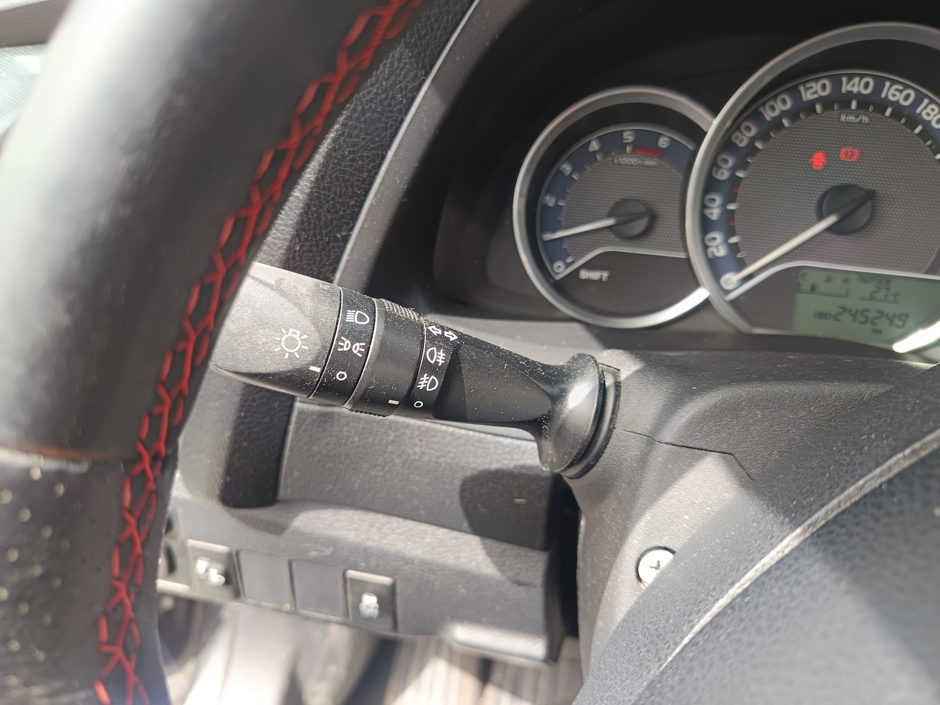 Toyota Auris · Ano 2013 — image 38
