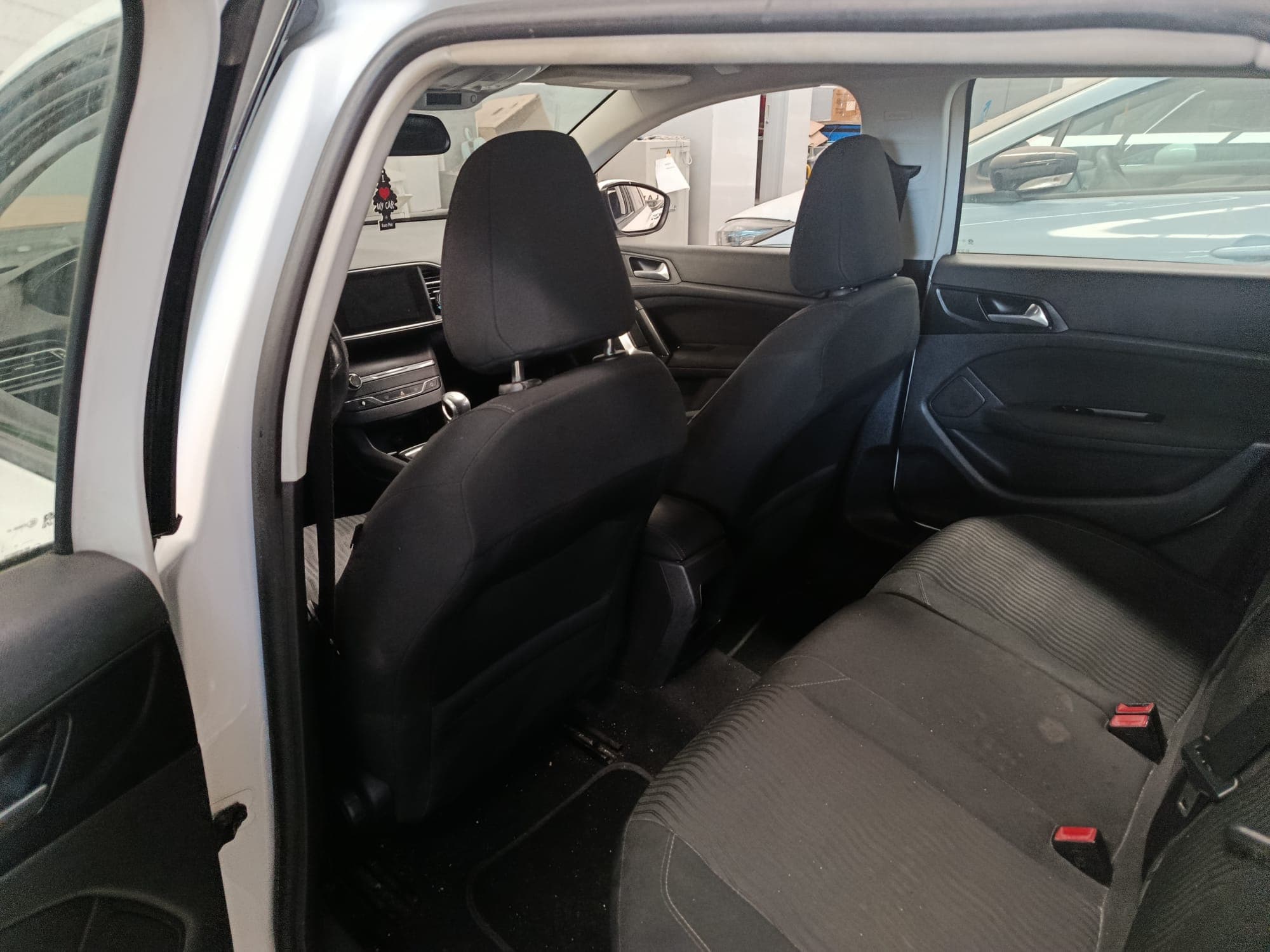 Peugeot 308 II SW · Ano 2017 — image 19