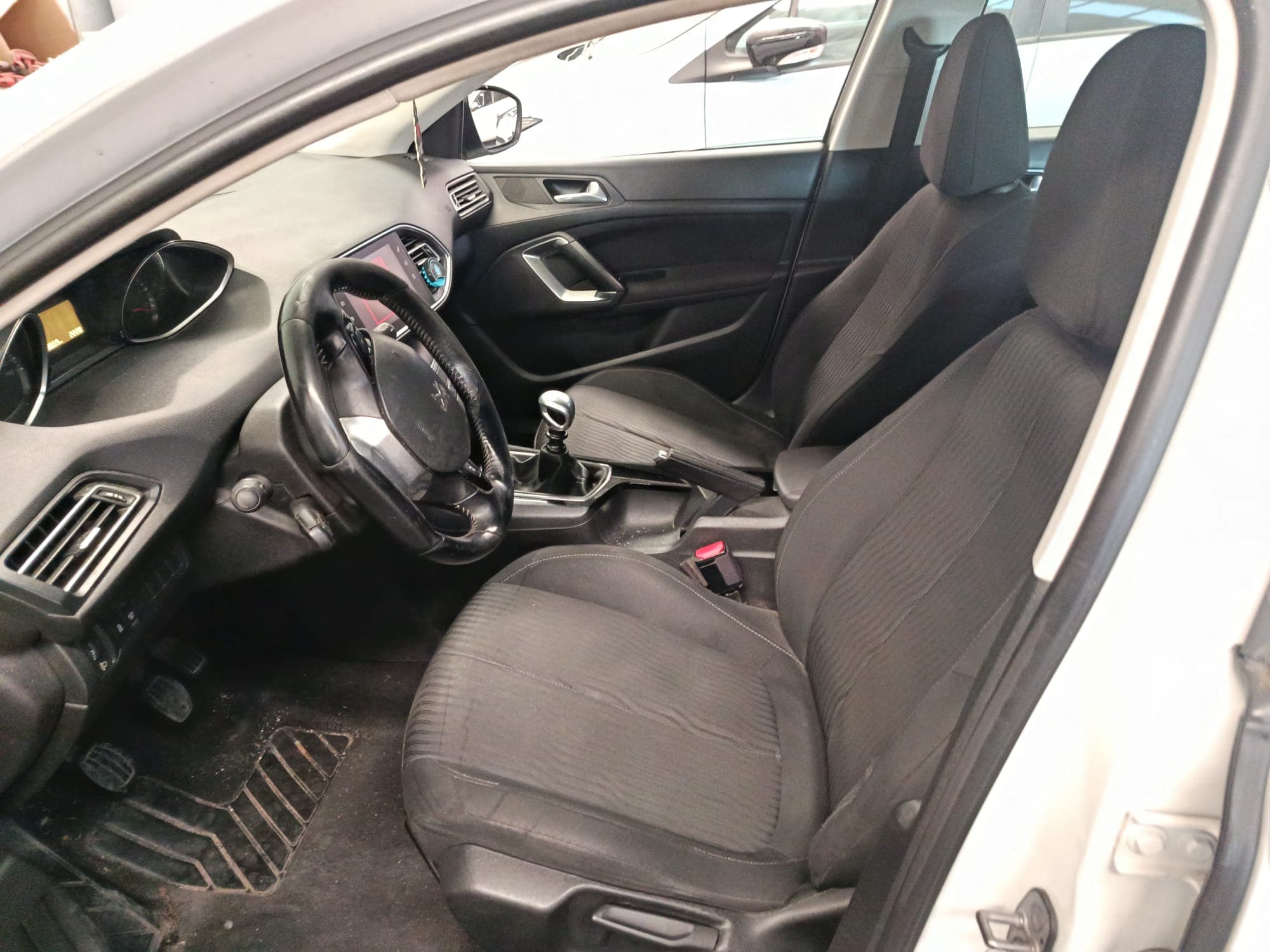 Peugeot 308 II SW · Ano 2017 — image 15