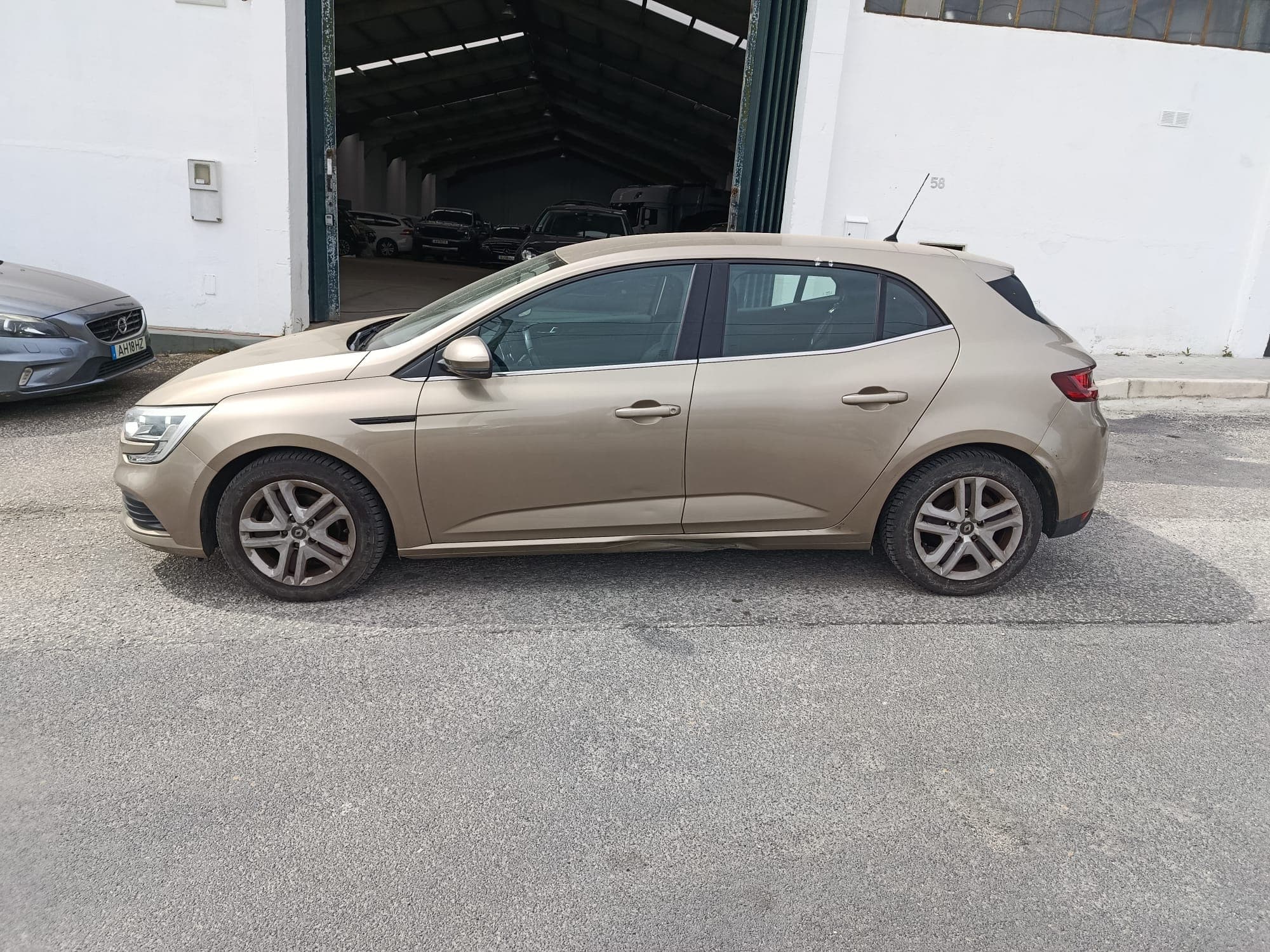 Renault Mégane · Année 2019 — image 8