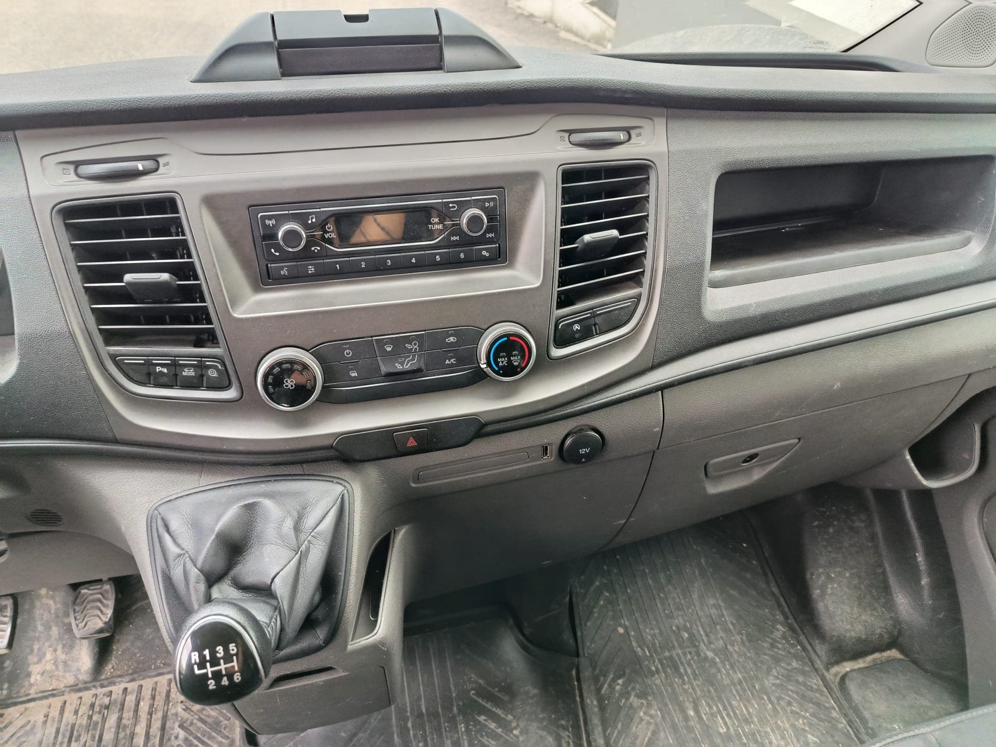 Ford Transit · Ano 2022 — image 9