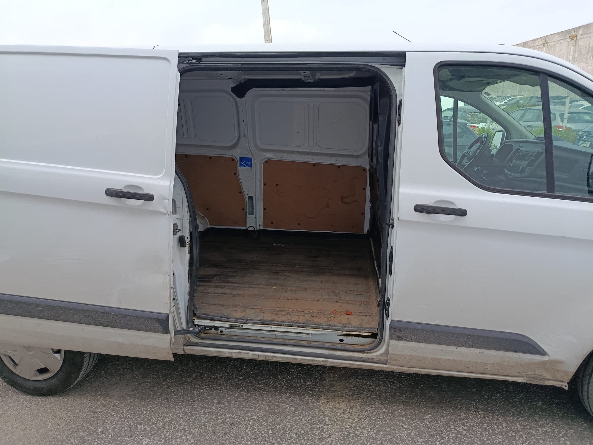 Ford Transit · Ano 2022 — image 19