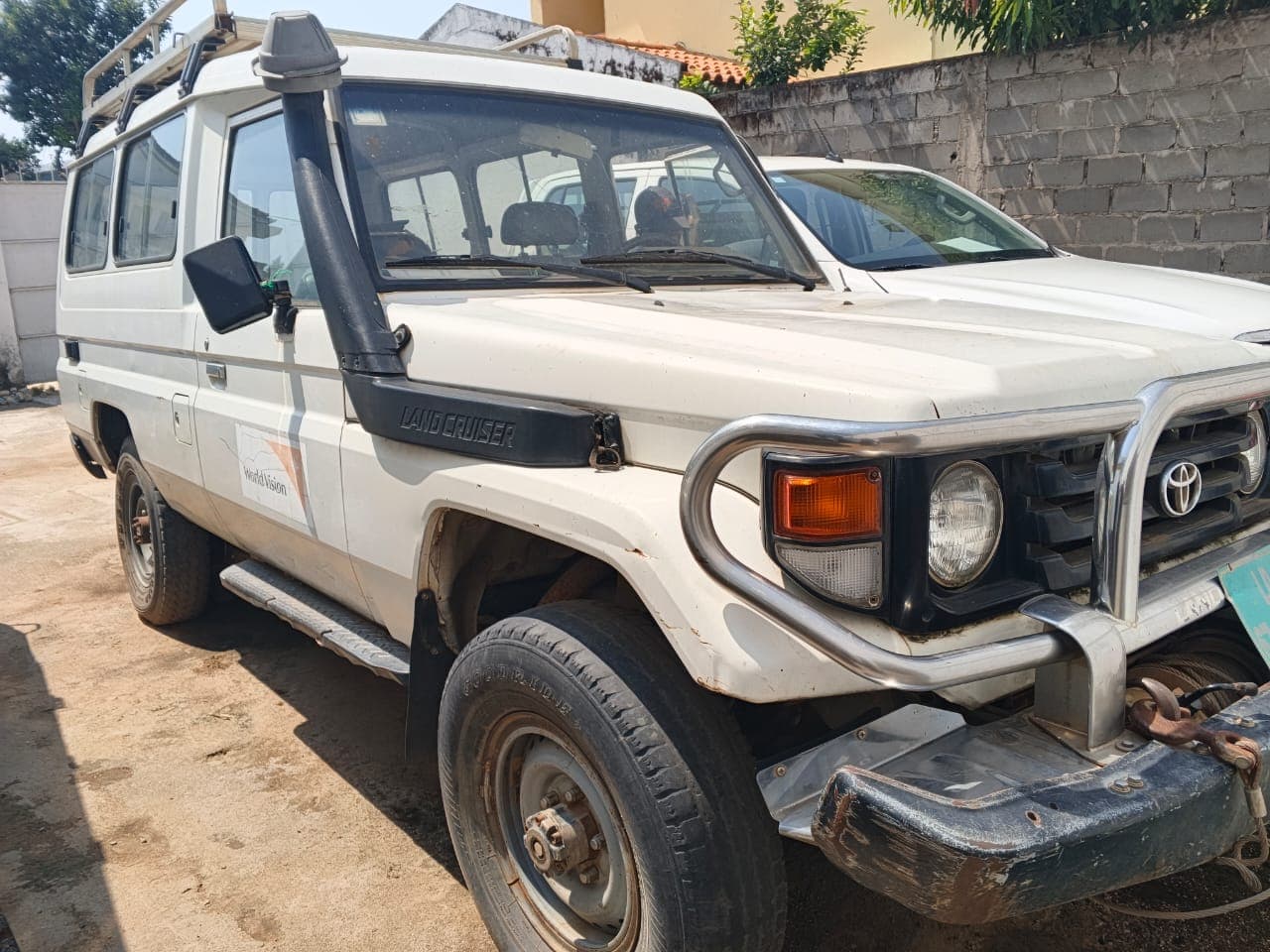 TOYOTA LAND CRUISER (Huambo)