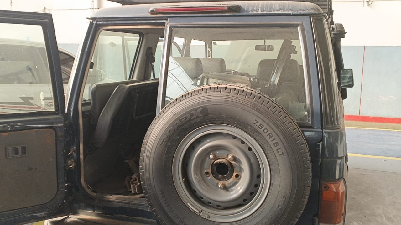 TOYOTA LAND CRUISER (Huambo) — image 3