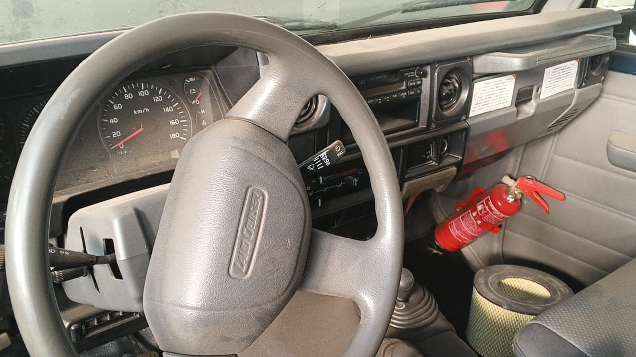 TOYOTA LAND CRUISER (Huambo) — image 2