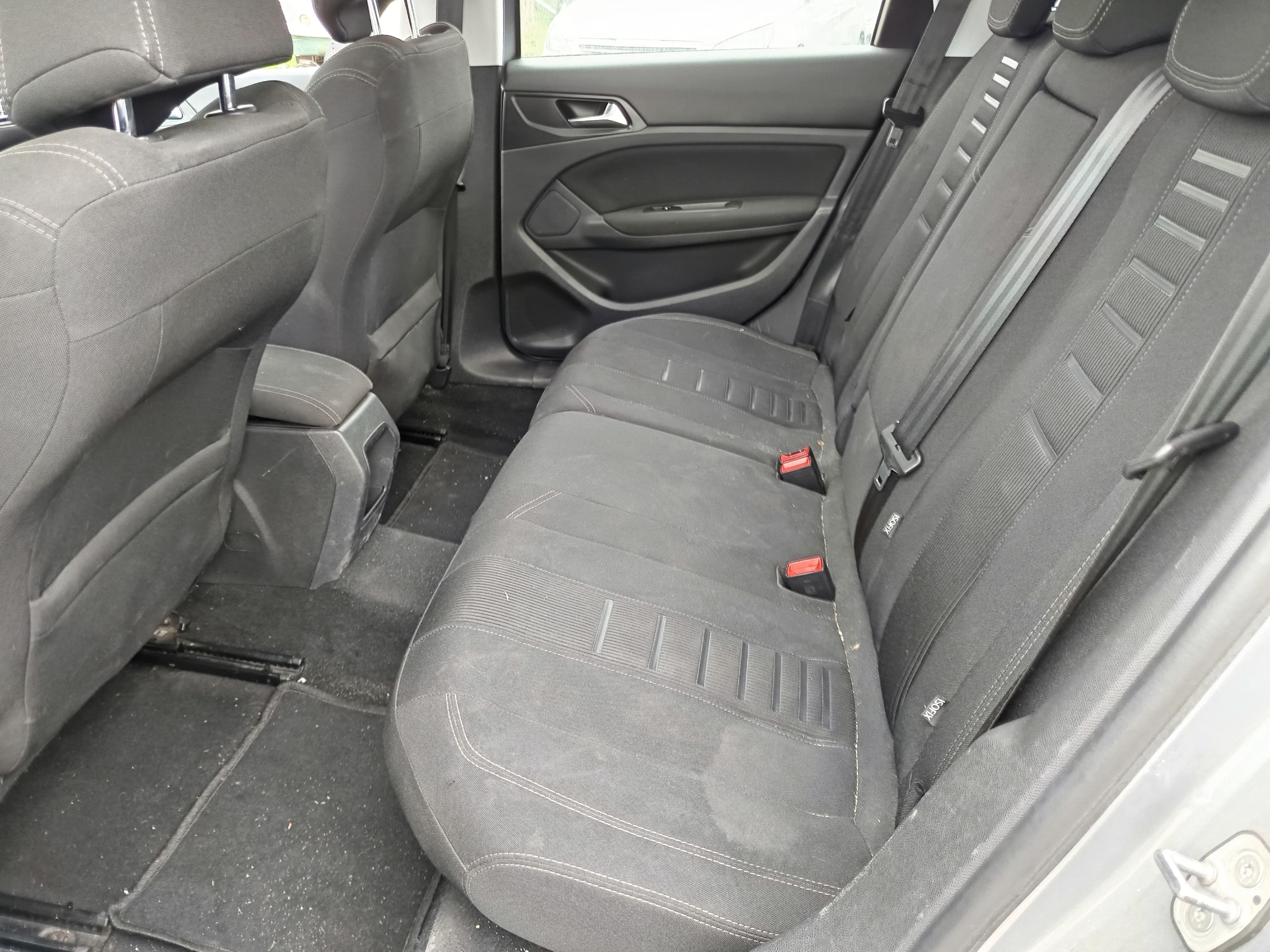 Peugeot 308 · Ano 2014 — image 33