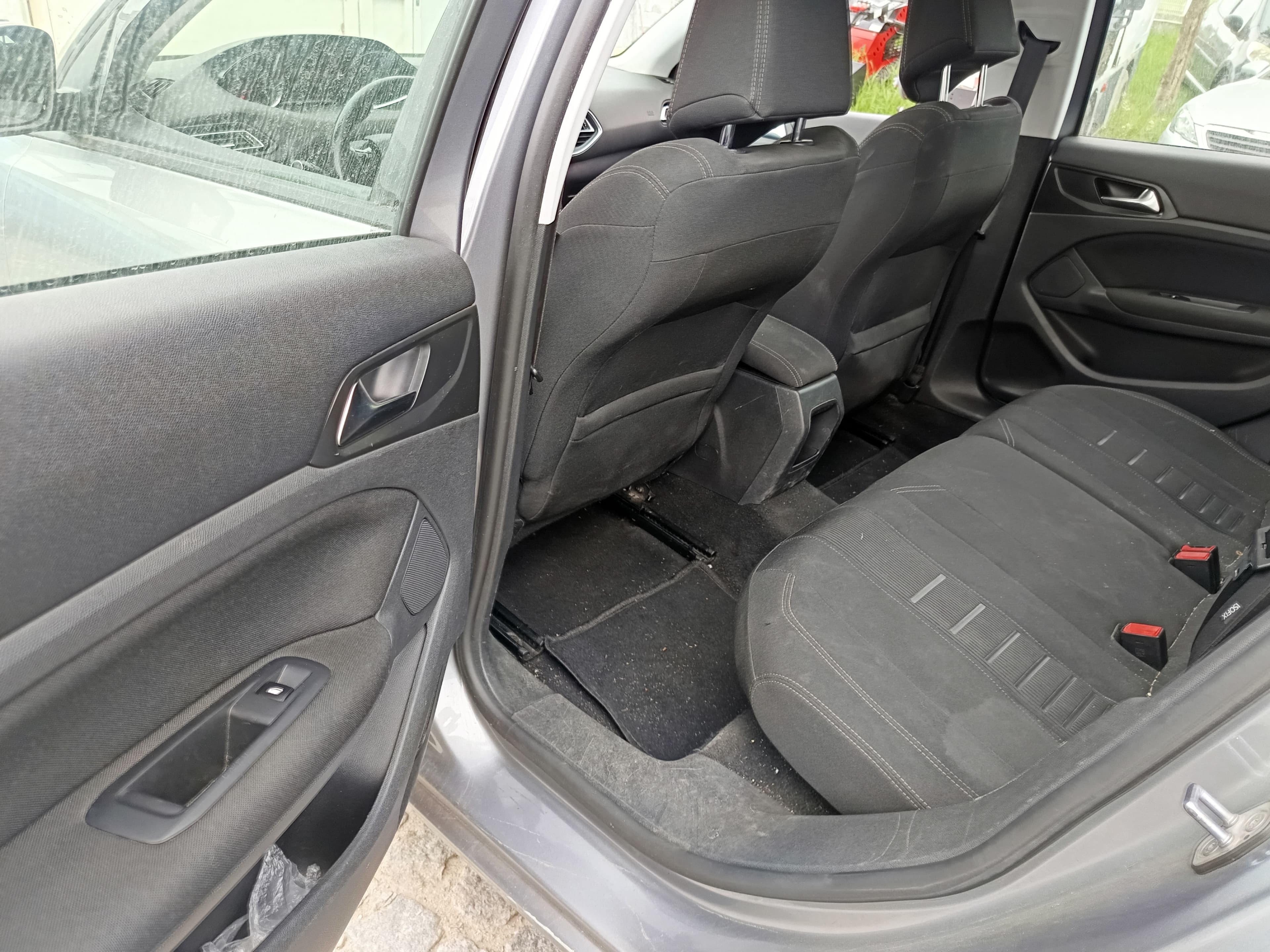 Peugeot 308 · Ano 2014 — image 31