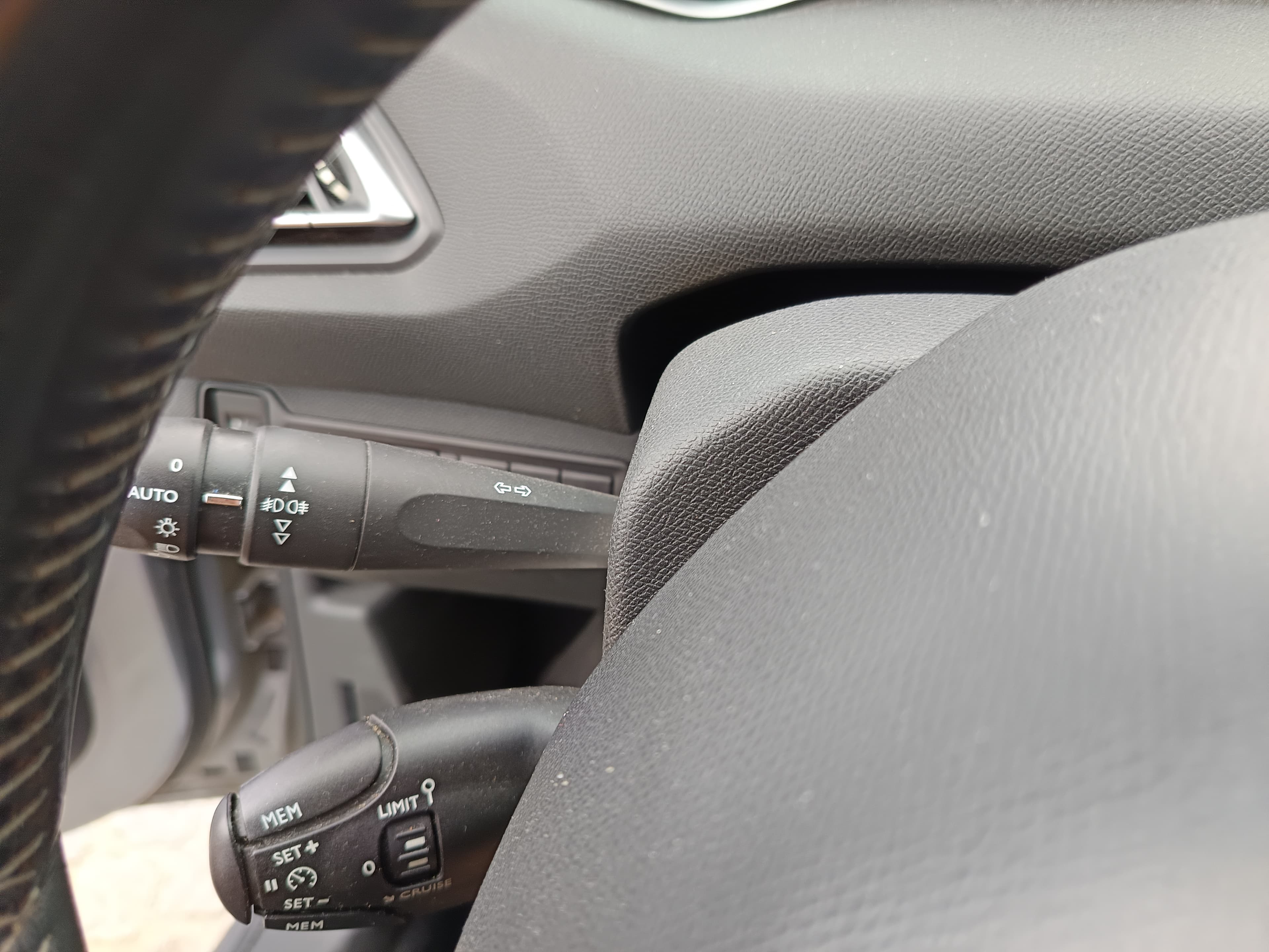 Peugeot 308 · Ano 2014 — image 49