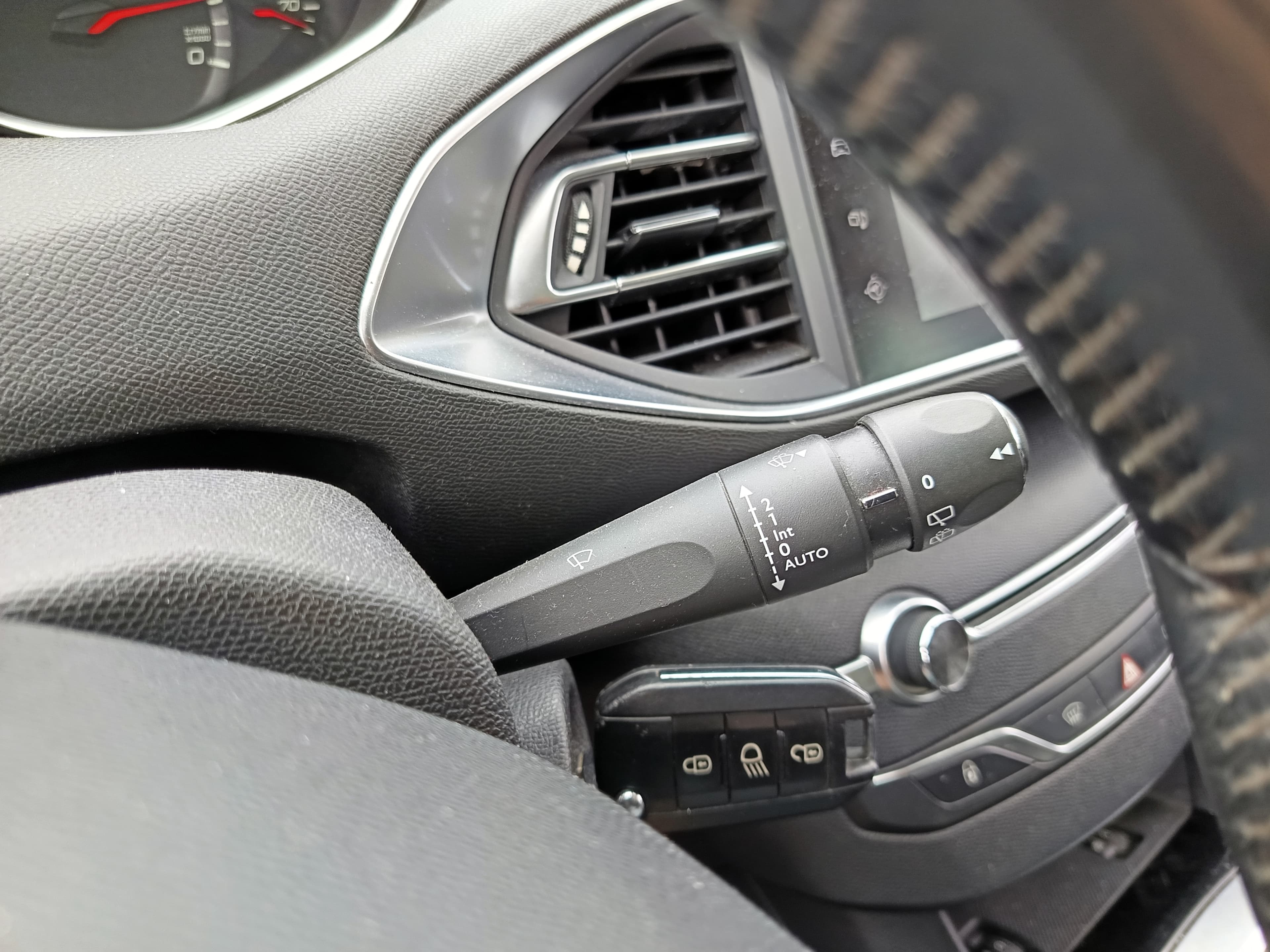 Peugeot 308 · Ano 2014 — image 48