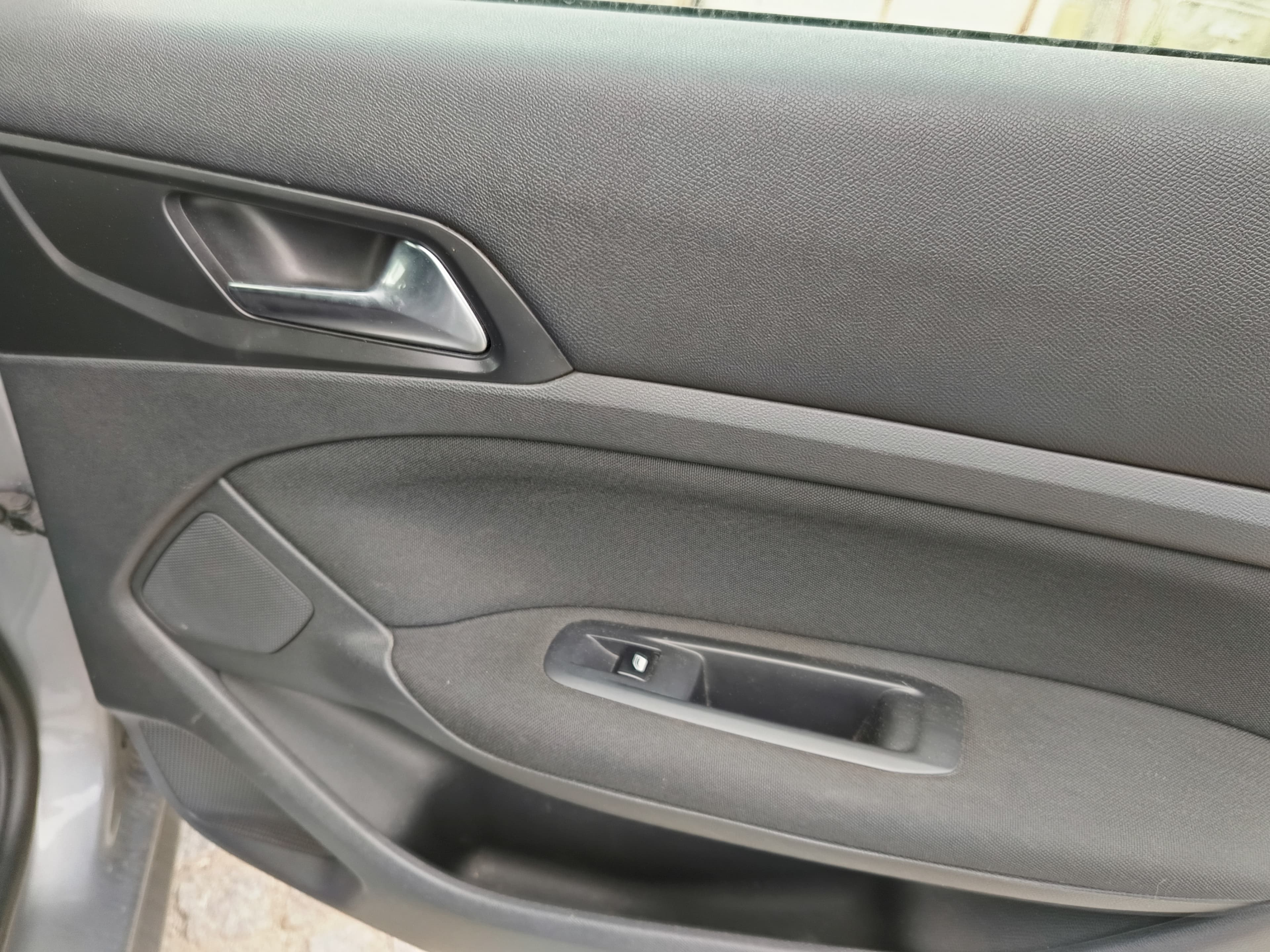 Peugeot 308 · Ano 2014 — image 25
