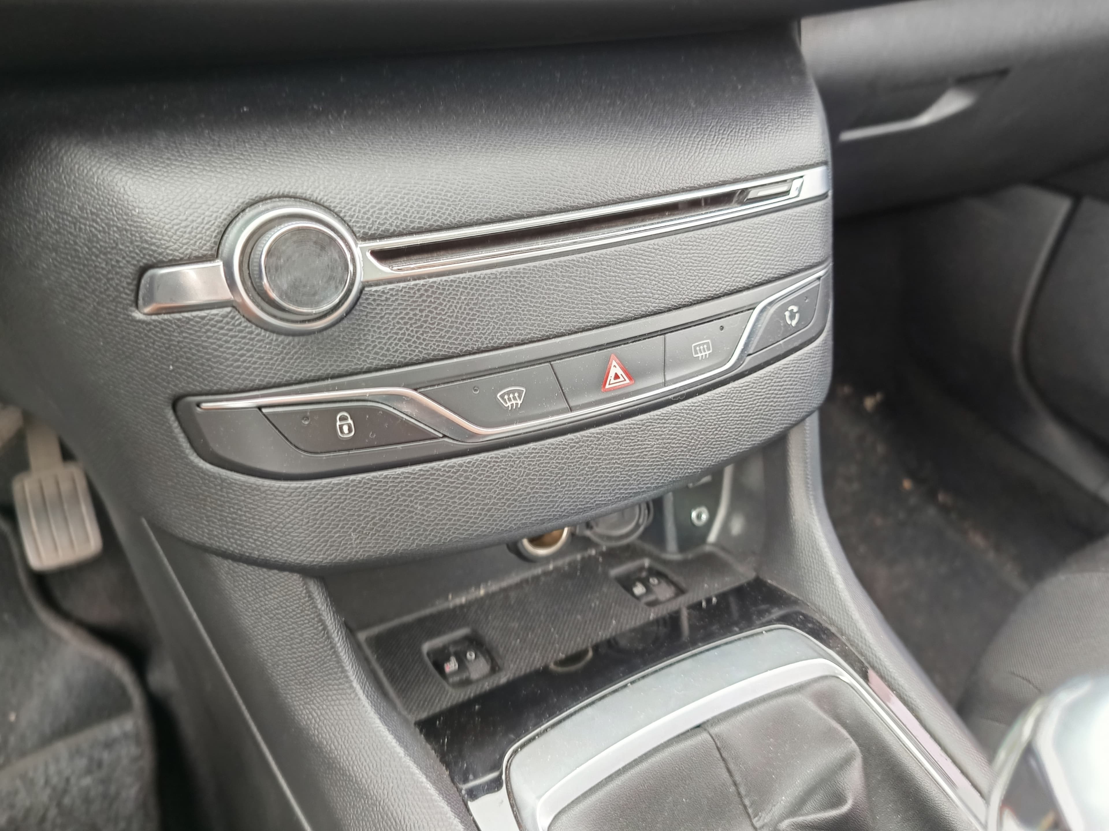 Peugeot 308 · Ano 2014 — image 43