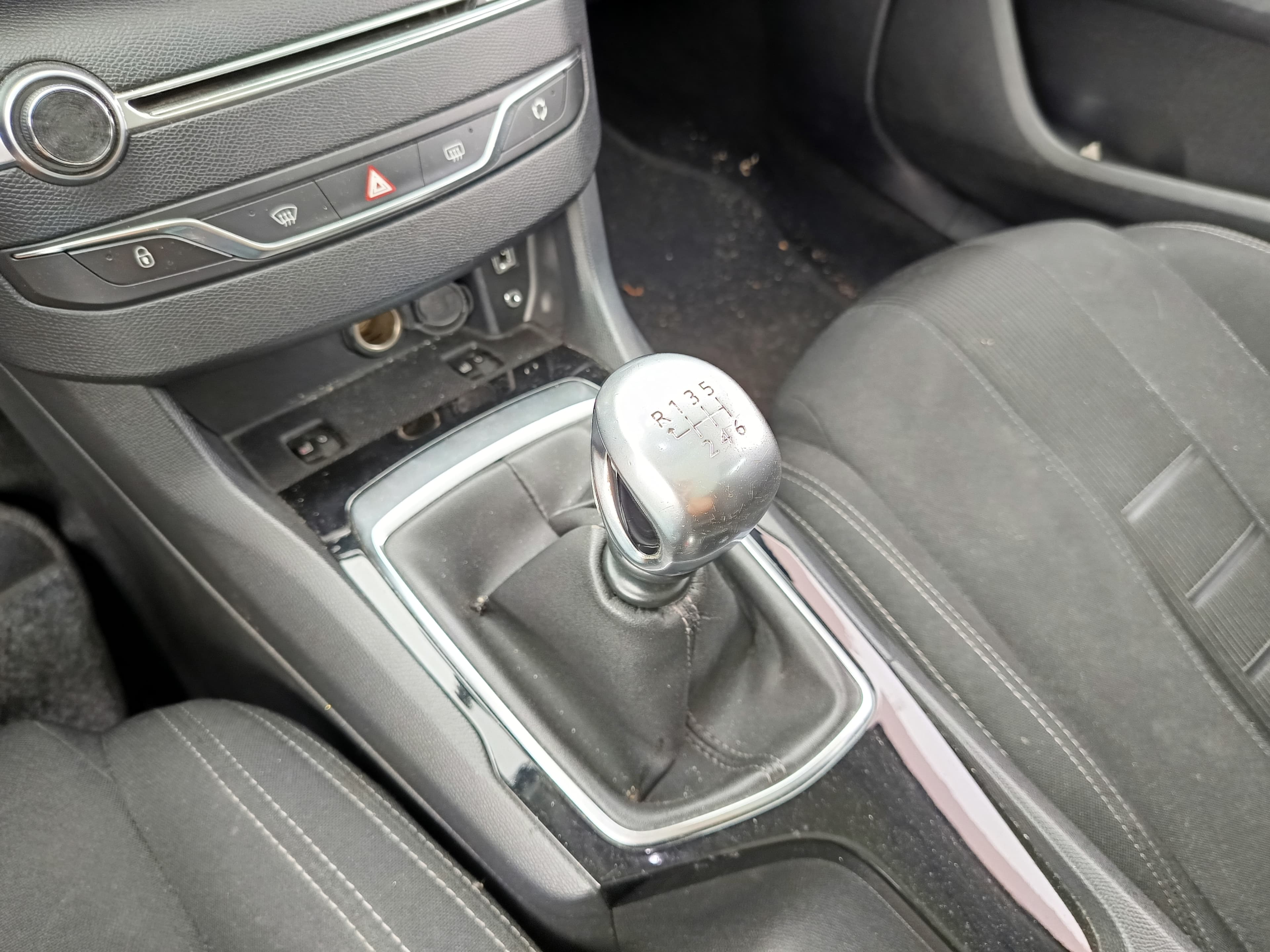 Peugeot 308 · Ano 2014 — image 44
