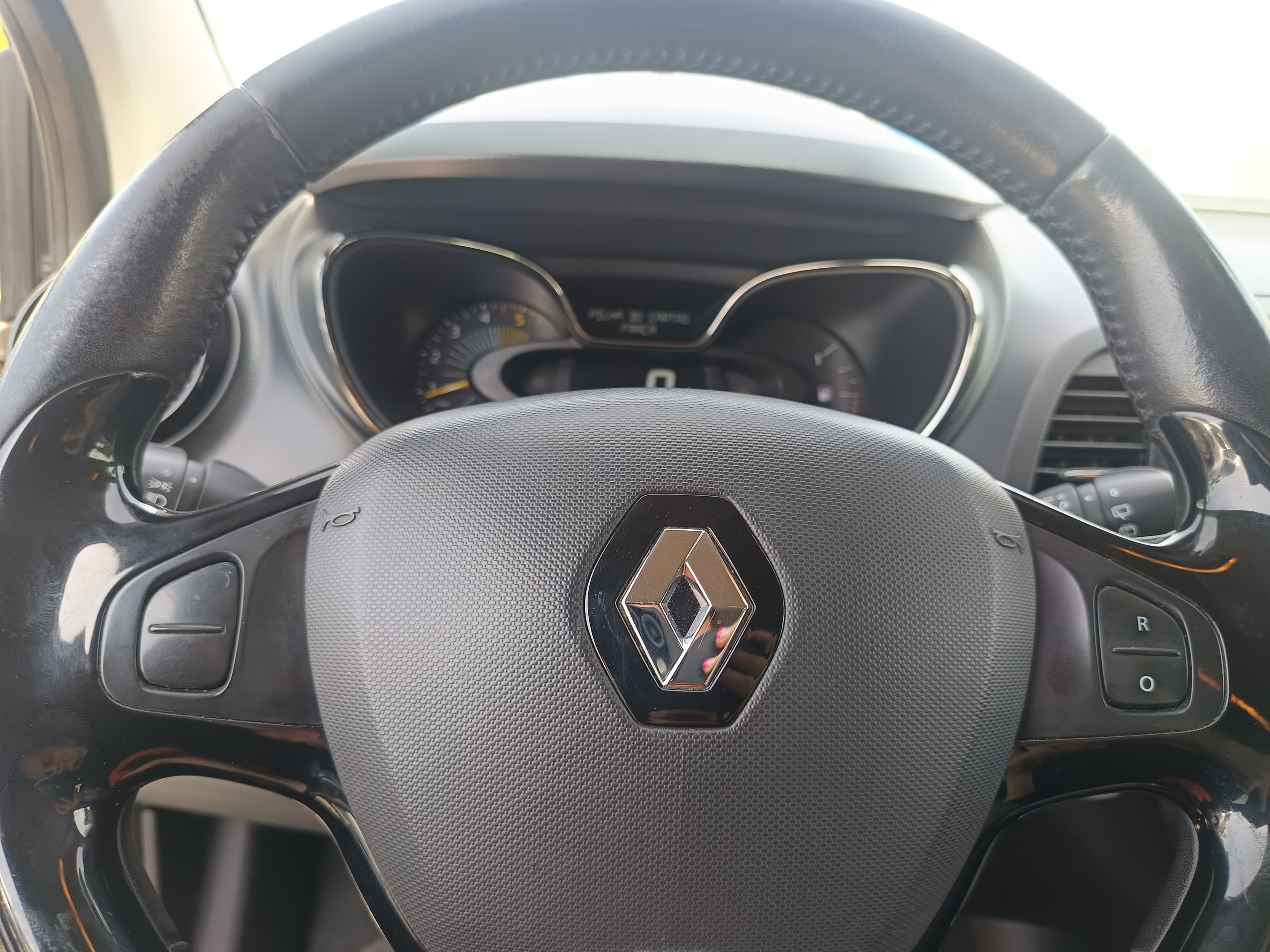 Renault Captur · Ano 2015 — image 22
