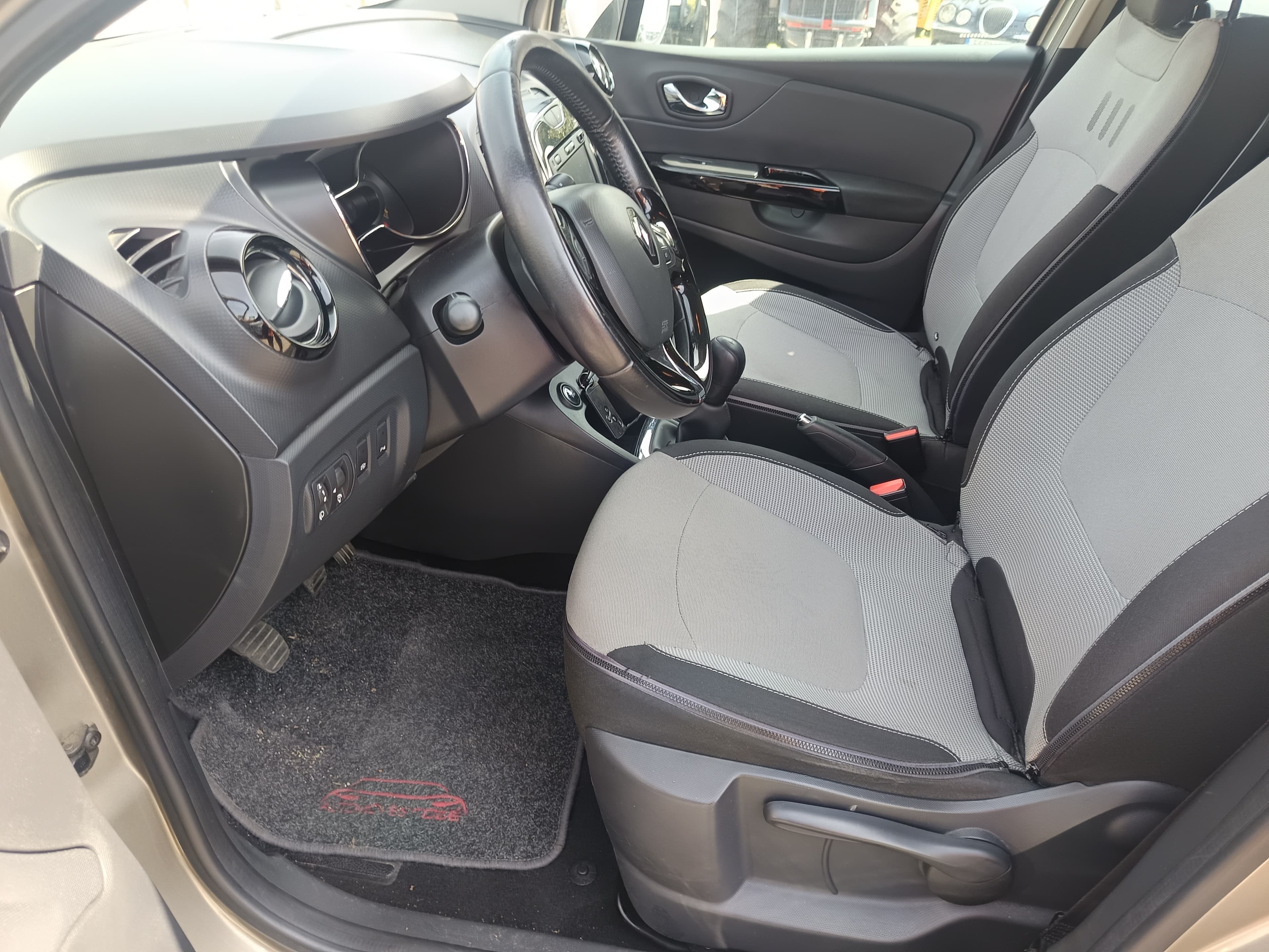 Renault Captur · Ano 2015 — image 35