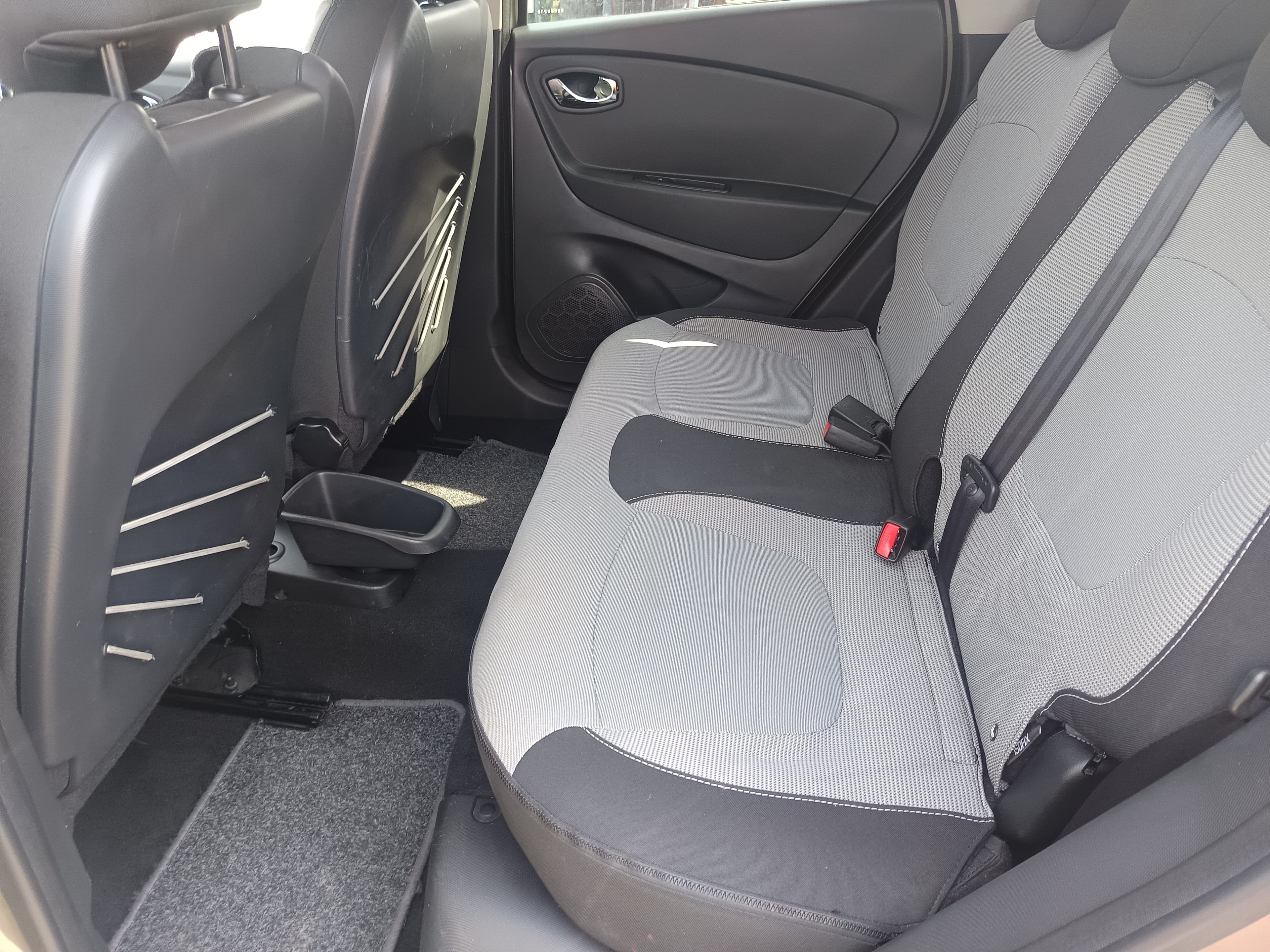 Renault Captur · Ano 2015 — image 32