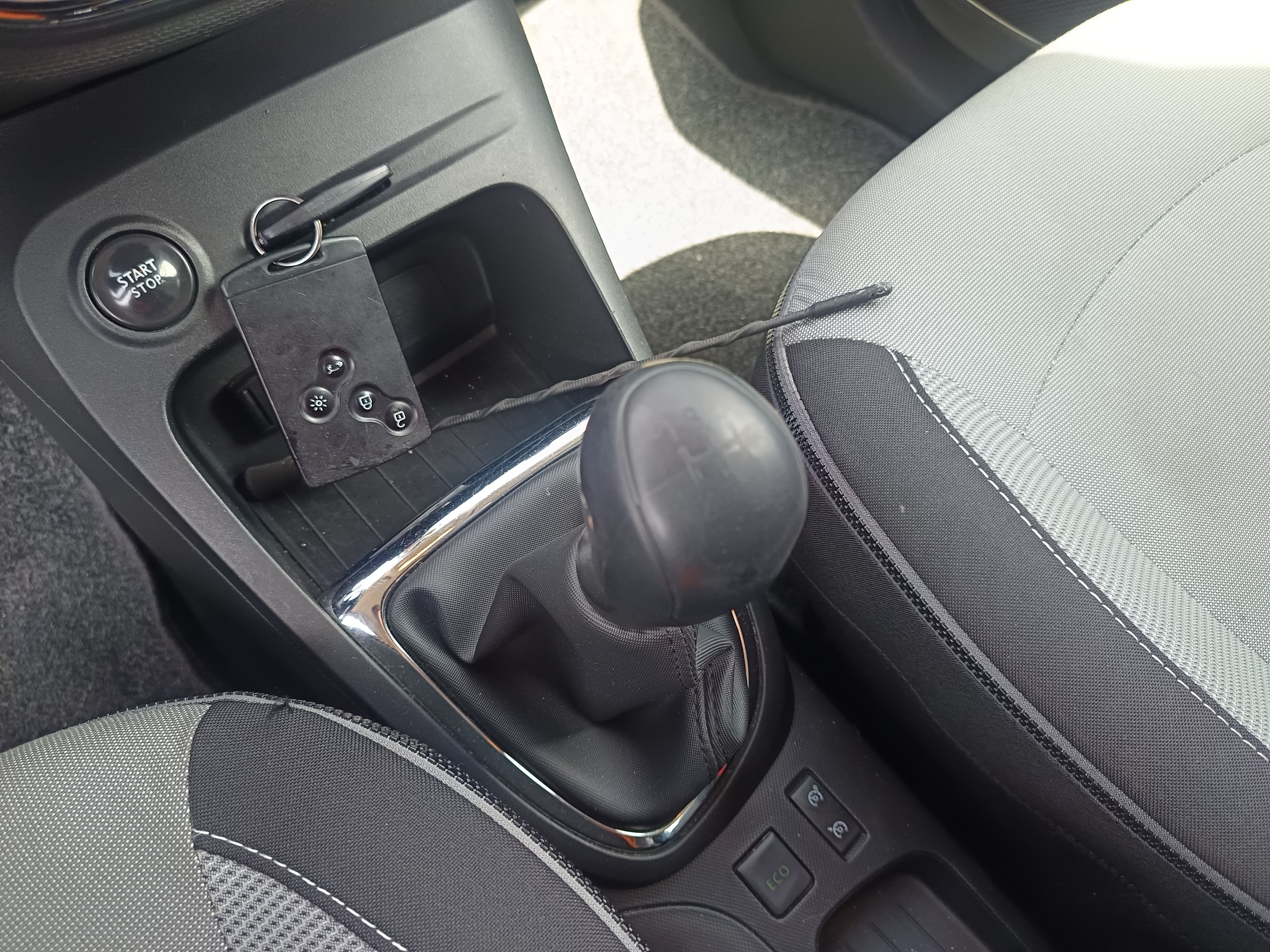 Renault Captur · Ano 2015 — image 21