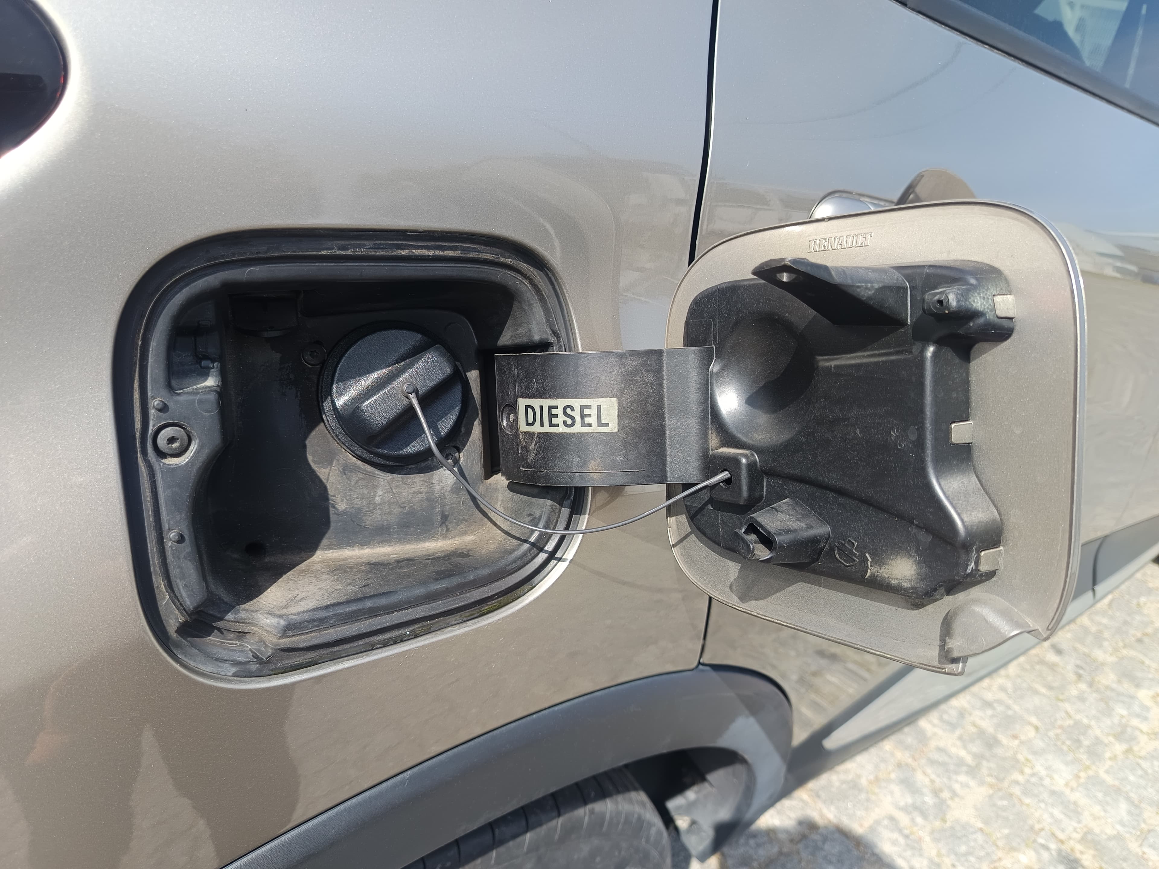 Renault Captur · Ano 2015 — image 13